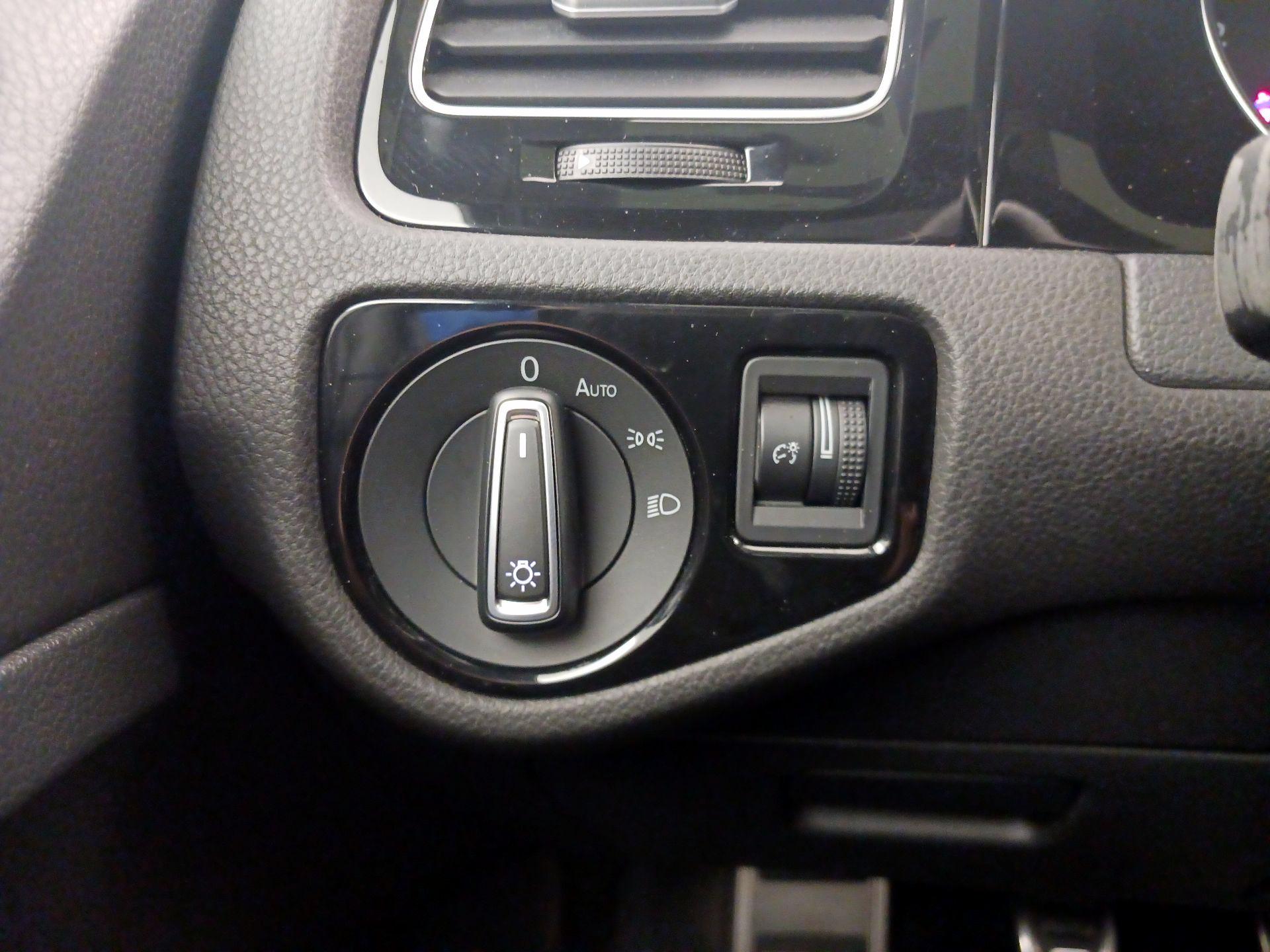 Thumbnail: 2016 Volkswagen Golf - 13