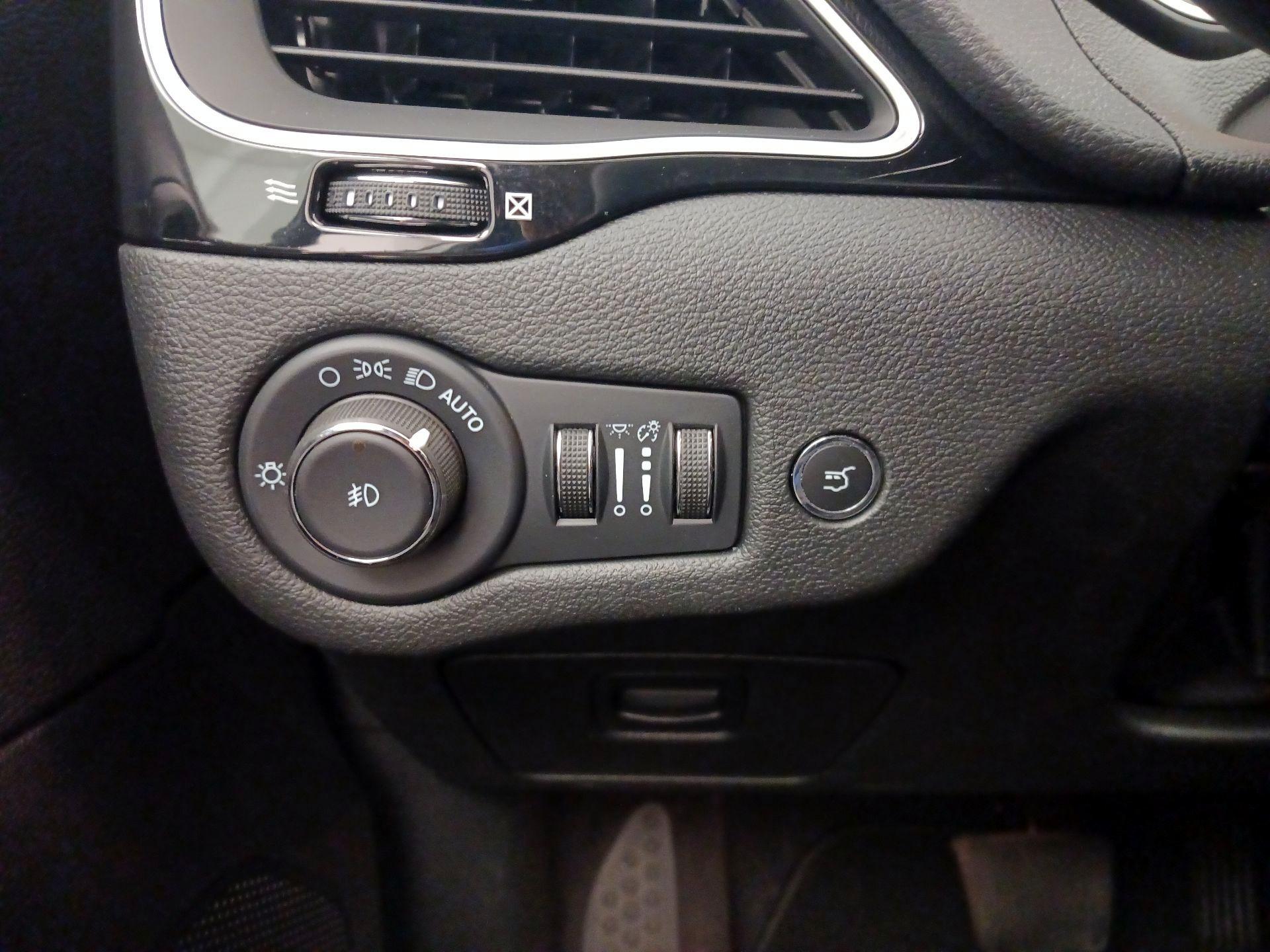 Thumbnail: 2023 Jeep Cherokee - 13