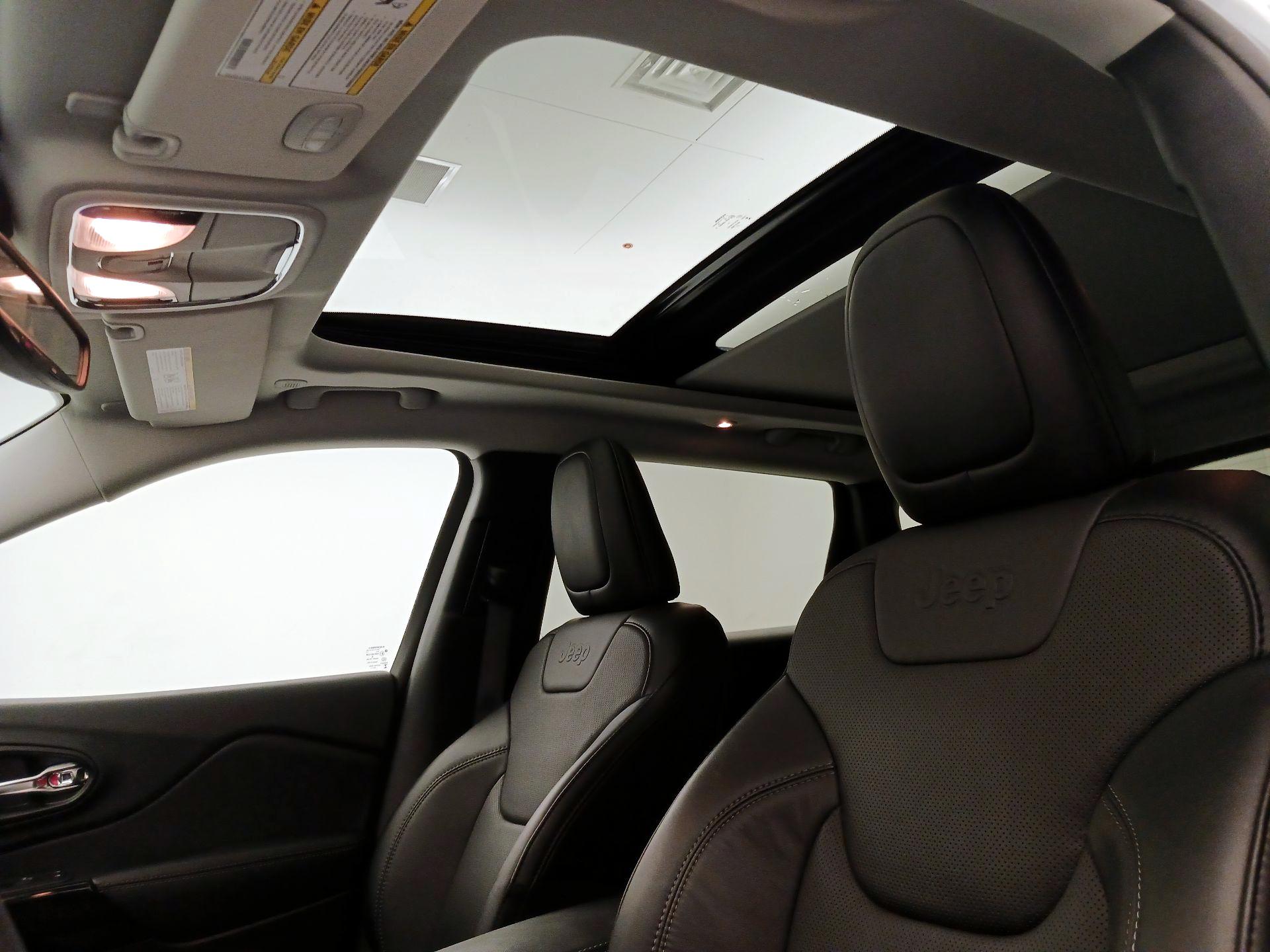 Thumbnail: 2023 Jeep Cherokee - 20