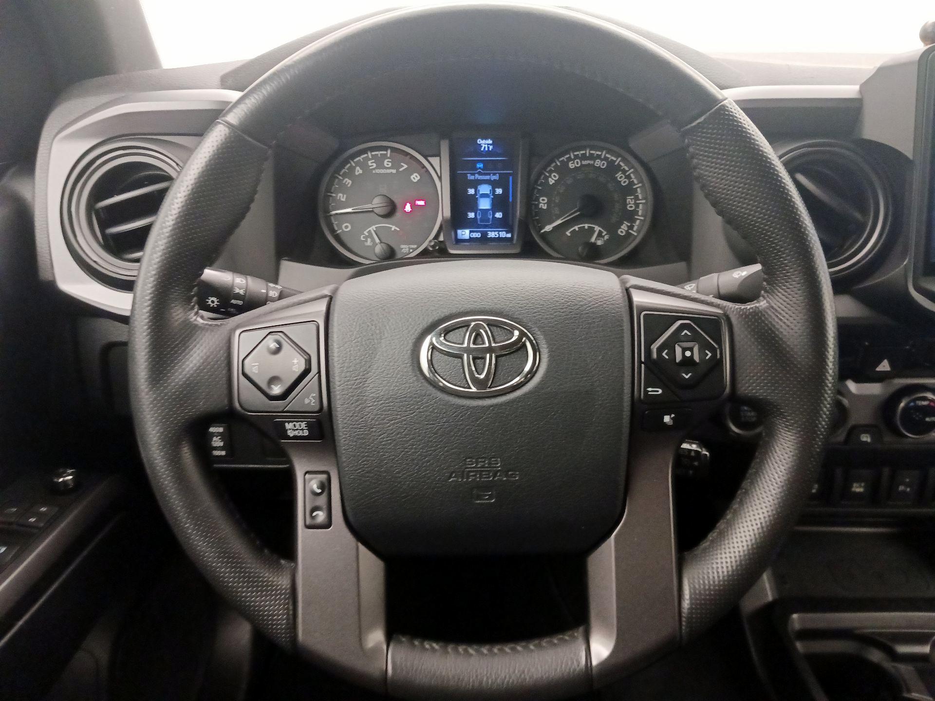 Thumbnail: 2017 Toyota Tacoma - 10