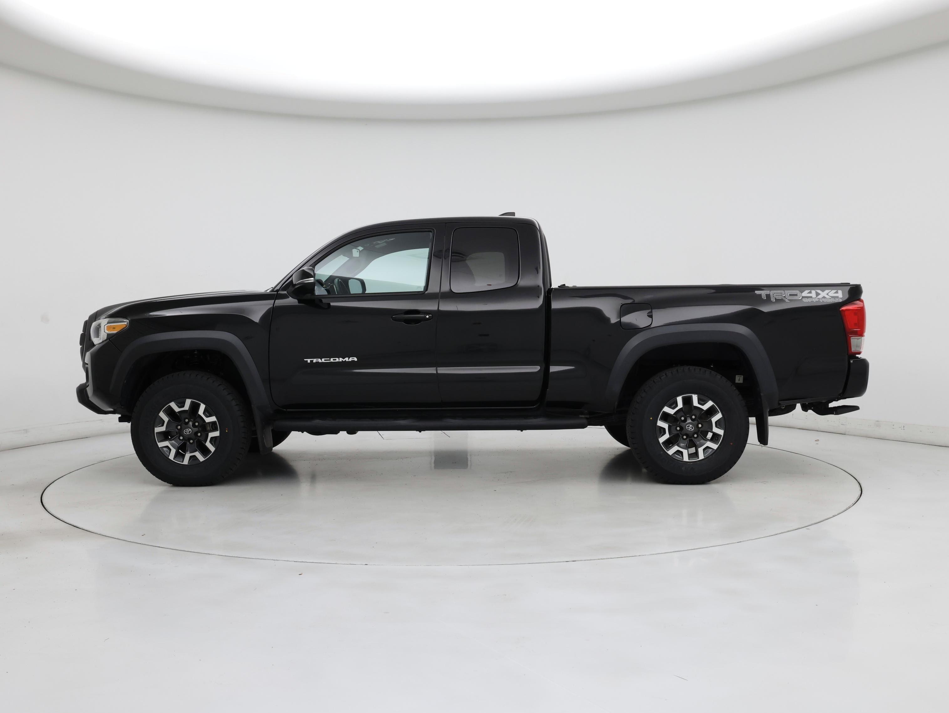Thumbnail: 2017 Toyota Tacoma - 3