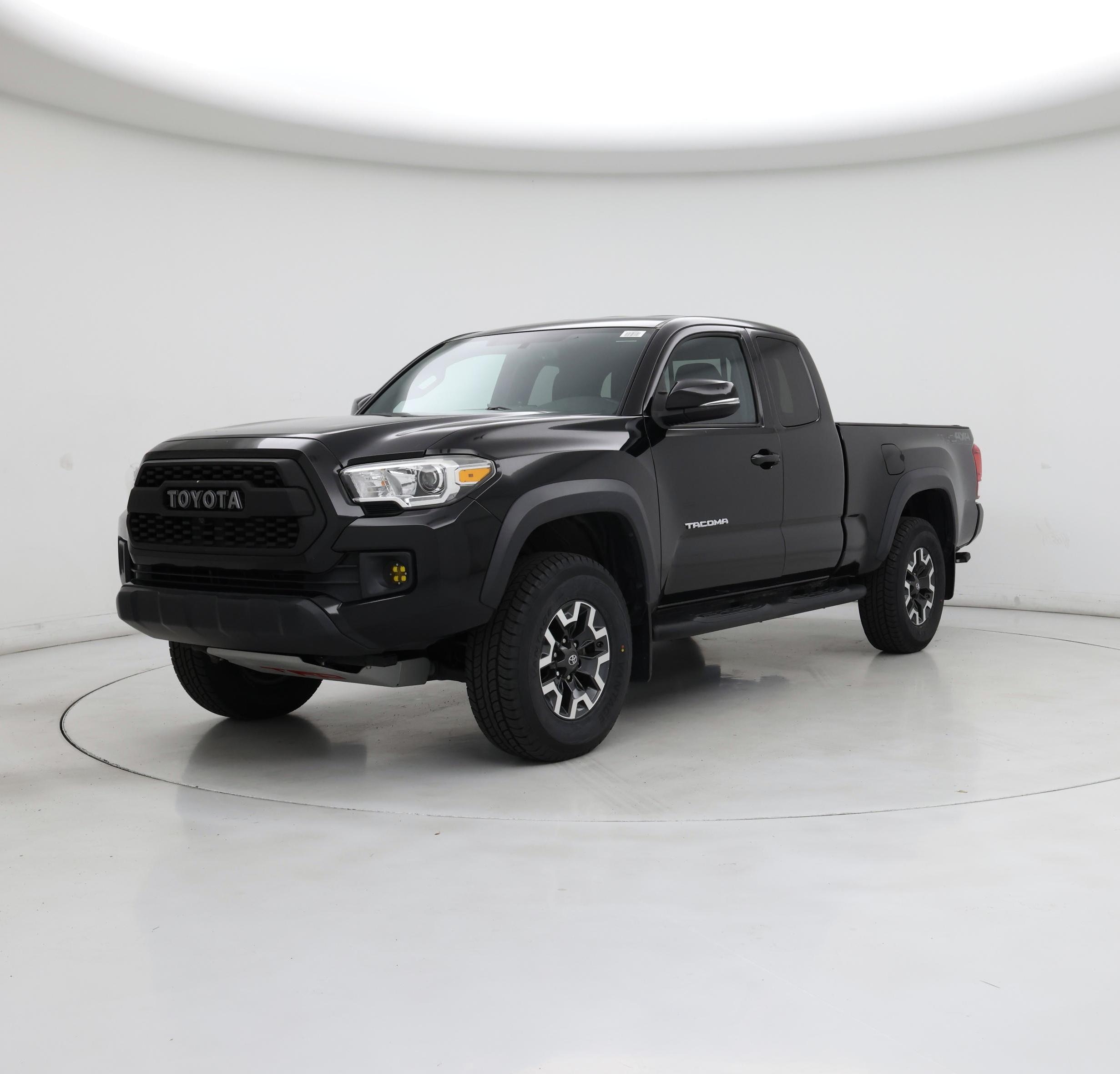 Thumbnail: 2017 Toyota Tacoma - 4