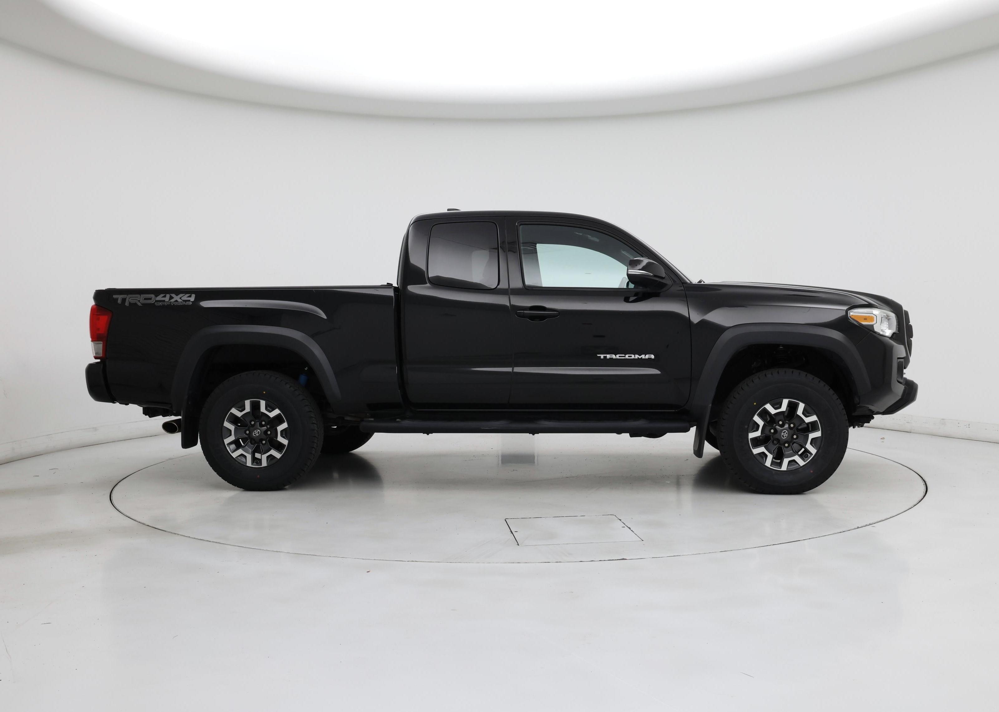 Thumbnail: 2017 Toyota Tacoma - 7
