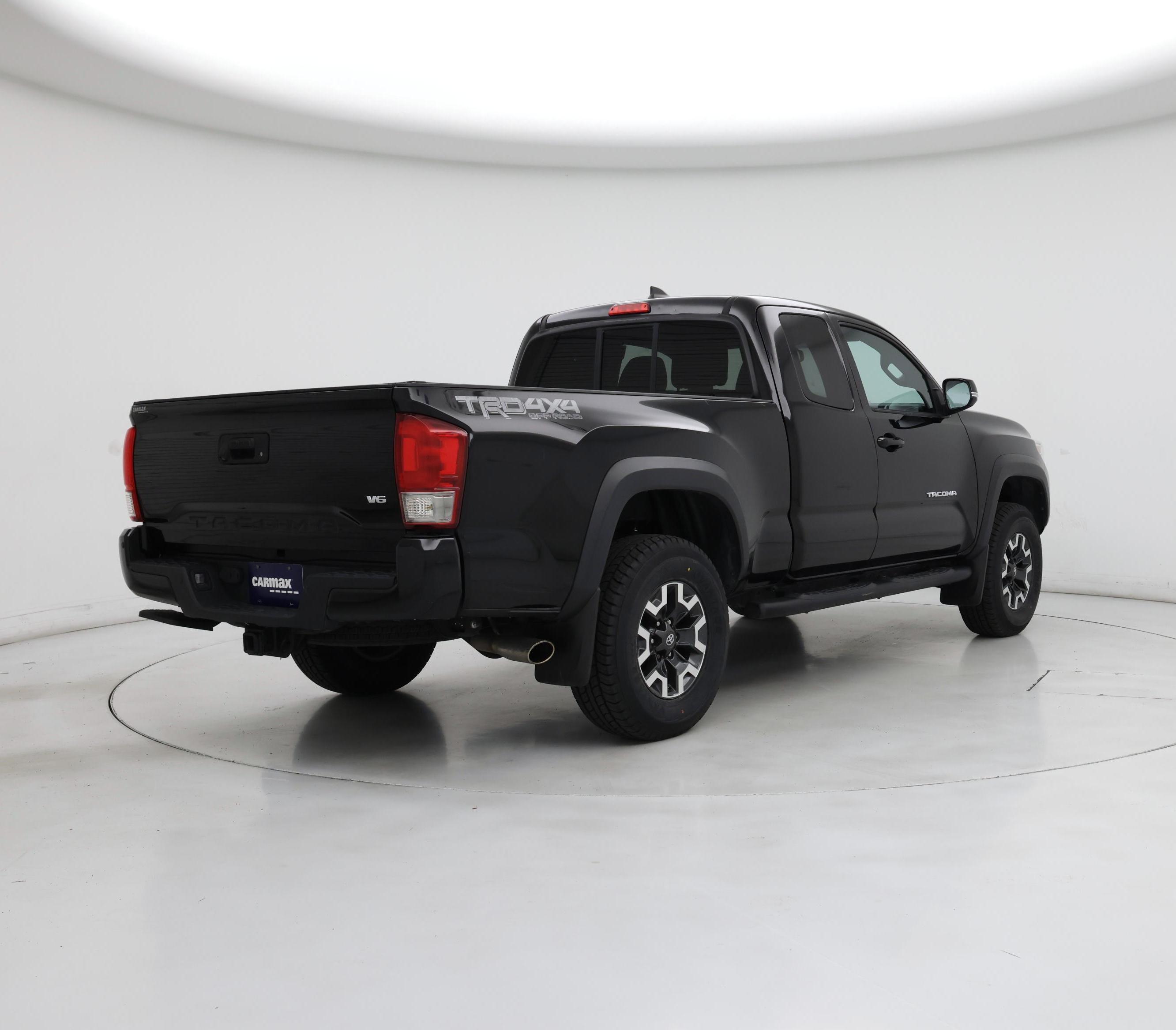 Thumbnail: 2017 Toyota Tacoma - 8