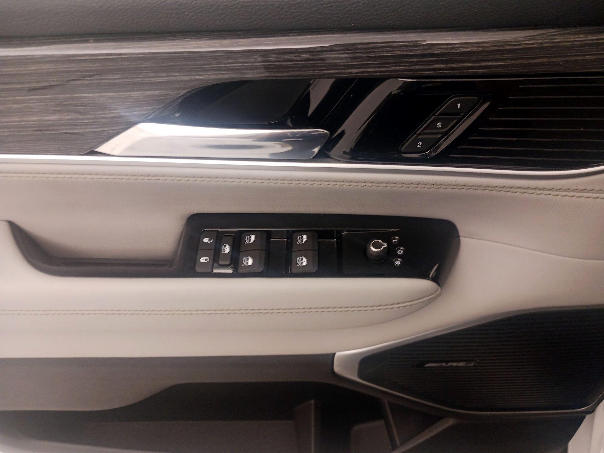Thumbnail: 2022 Jeep Wagoneer - 12