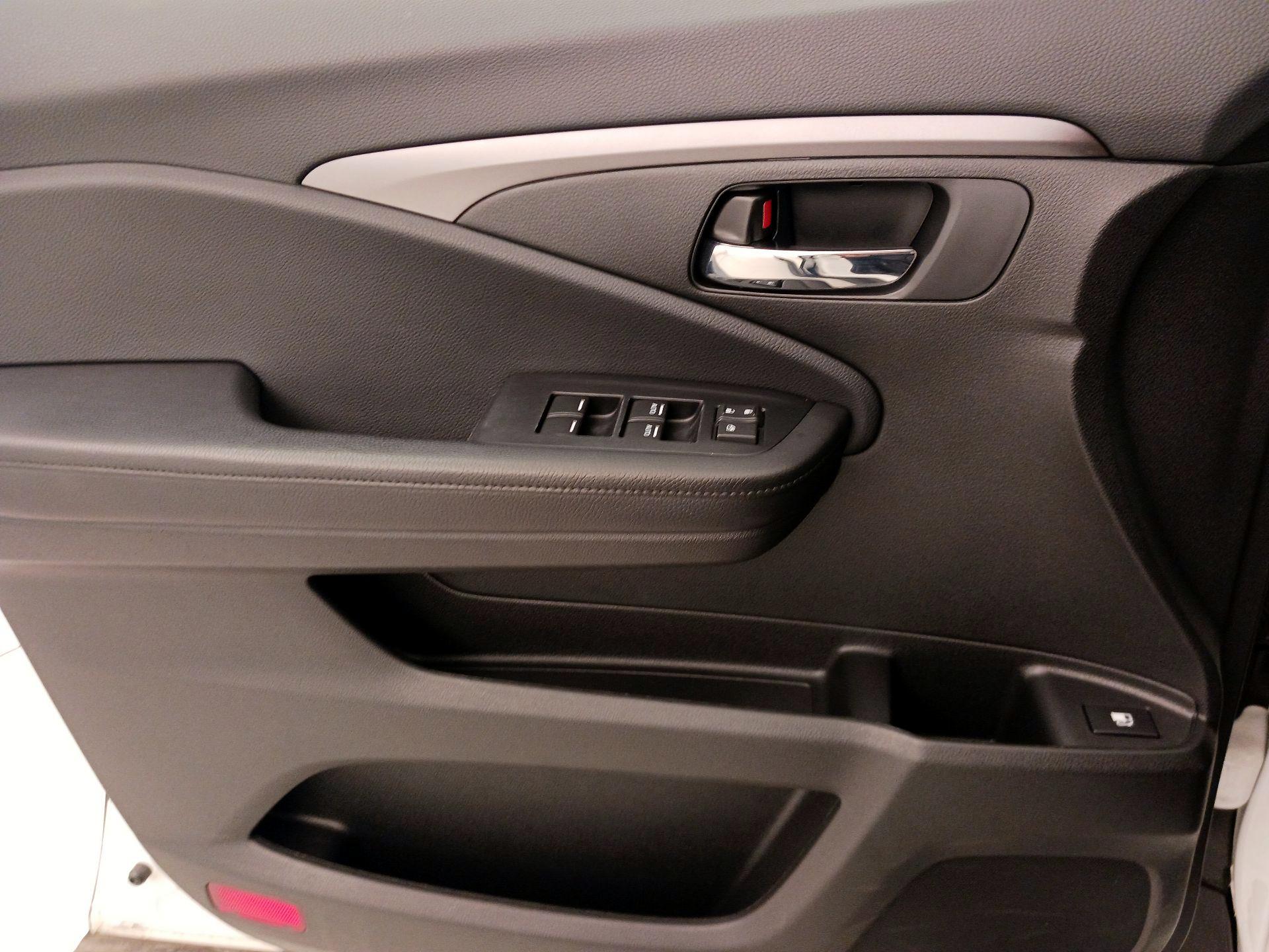 Thumbnail: 2020 Honda Pilot - 12