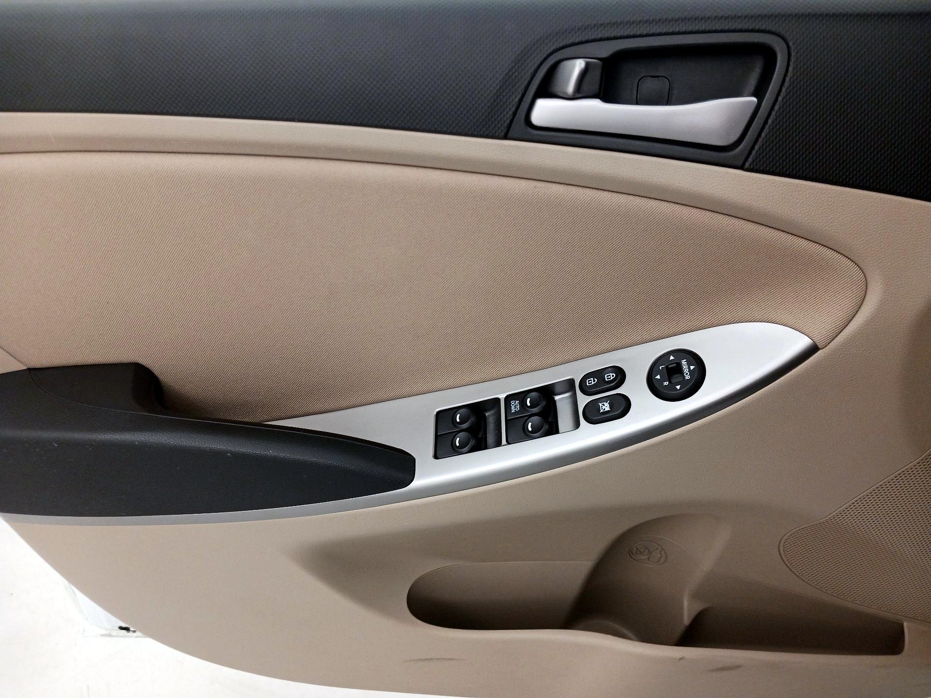 Thumbnail: 2016 Hyundai Accent - 12