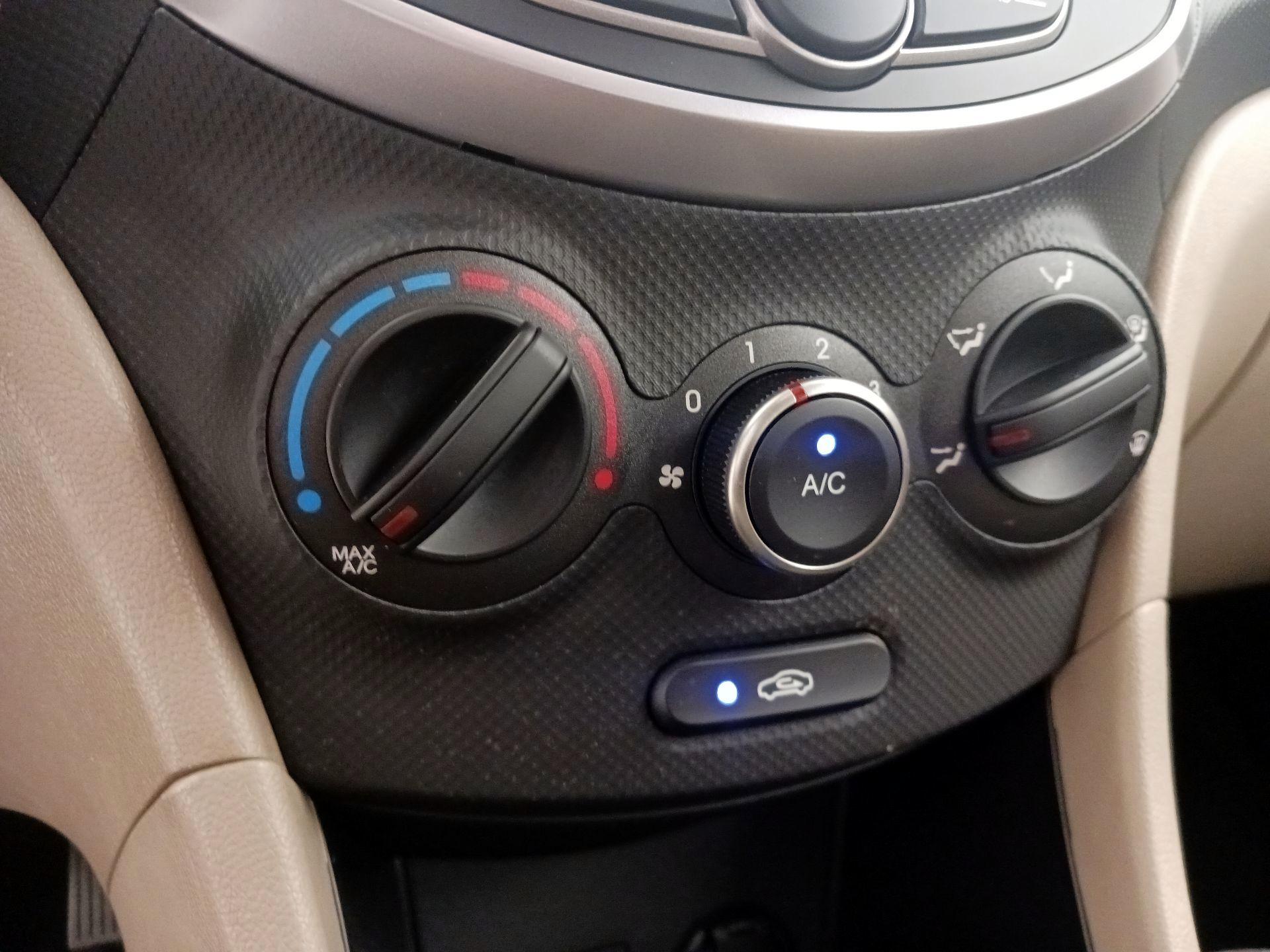 Thumbnail: 2016 Hyundai Accent - 15