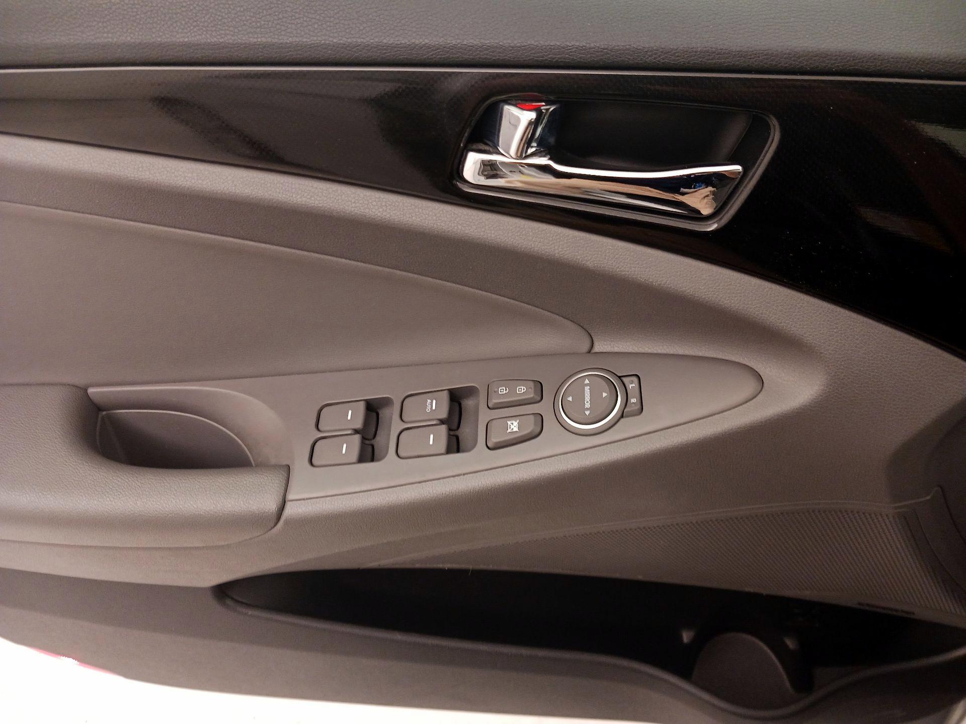 Thumbnail: 2014 Hyundai Sonata - 12