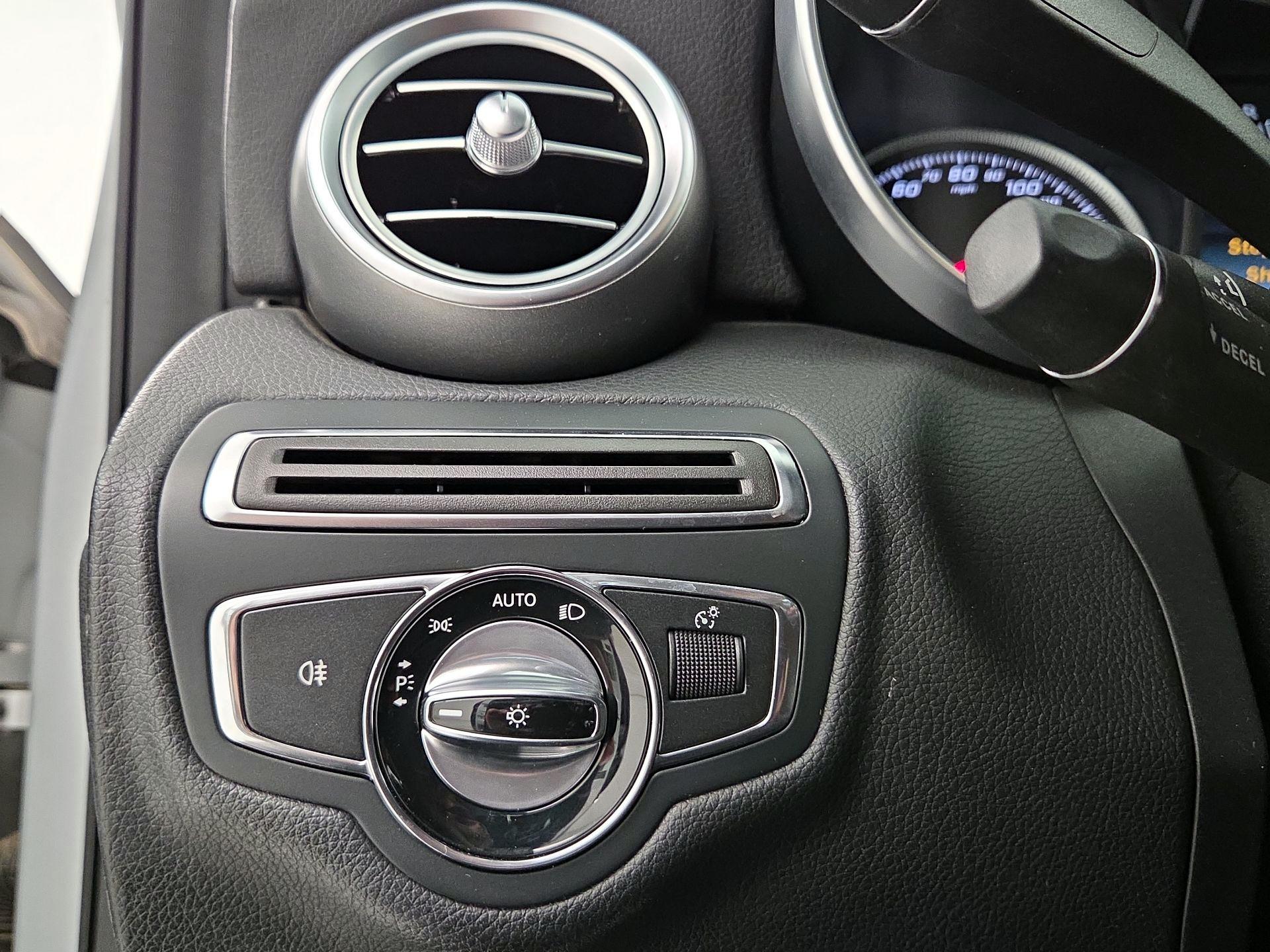 Thumbnail: 2015 Mercedes-Benz C-Class - 13
