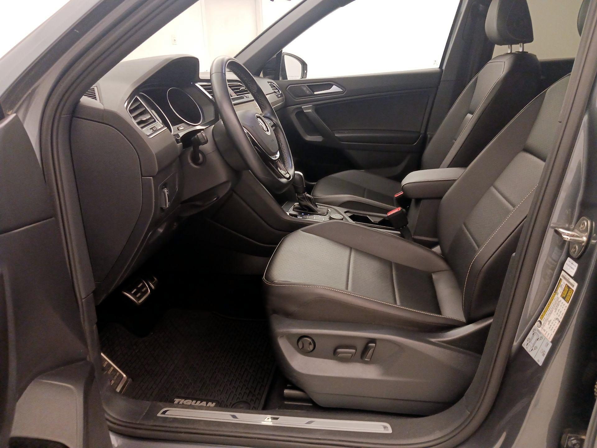 Thumbnail: 2021 Volkswagen Tiguan - 11