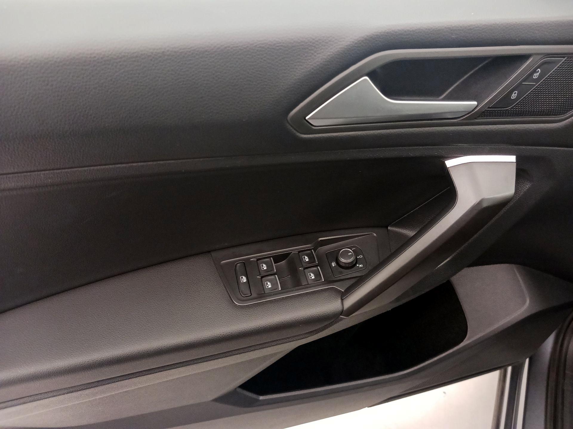Thumbnail: 2021 Volkswagen Tiguan - 12