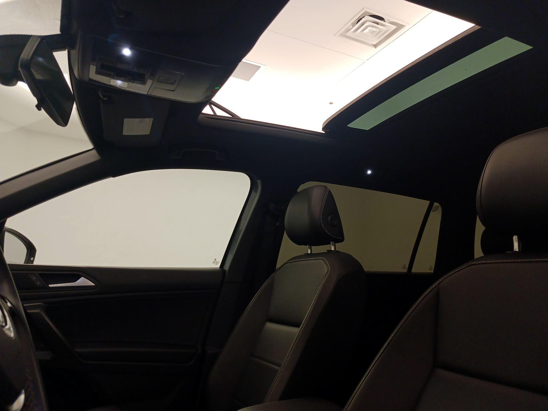 Thumbnail: 2021 Volkswagen Tiguan - 19