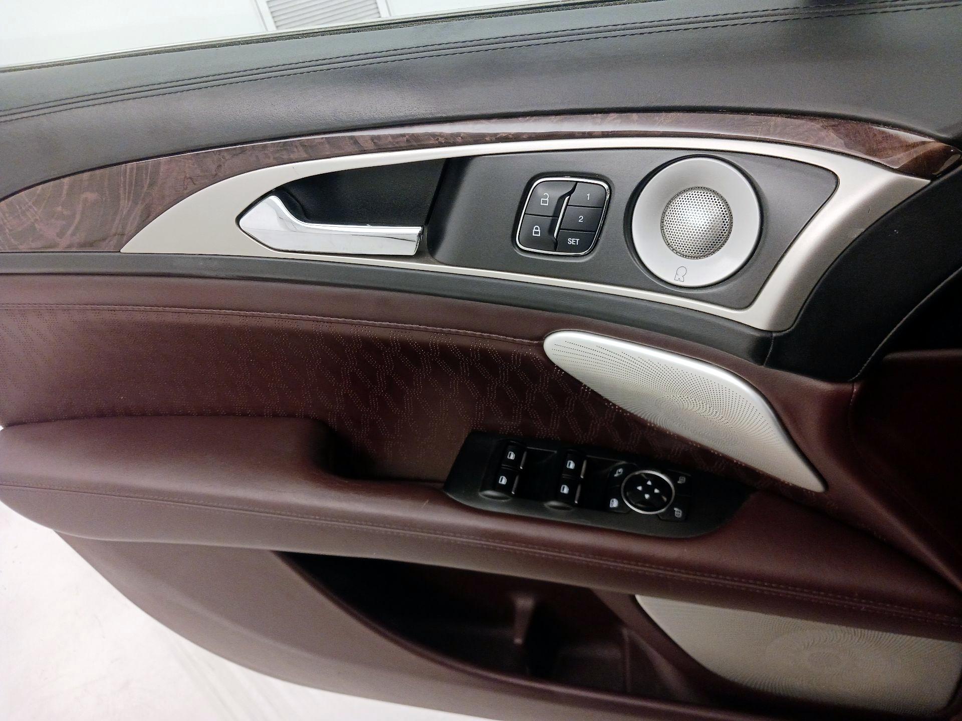 Thumbnail: 2017 Lincoln MKZ - 12