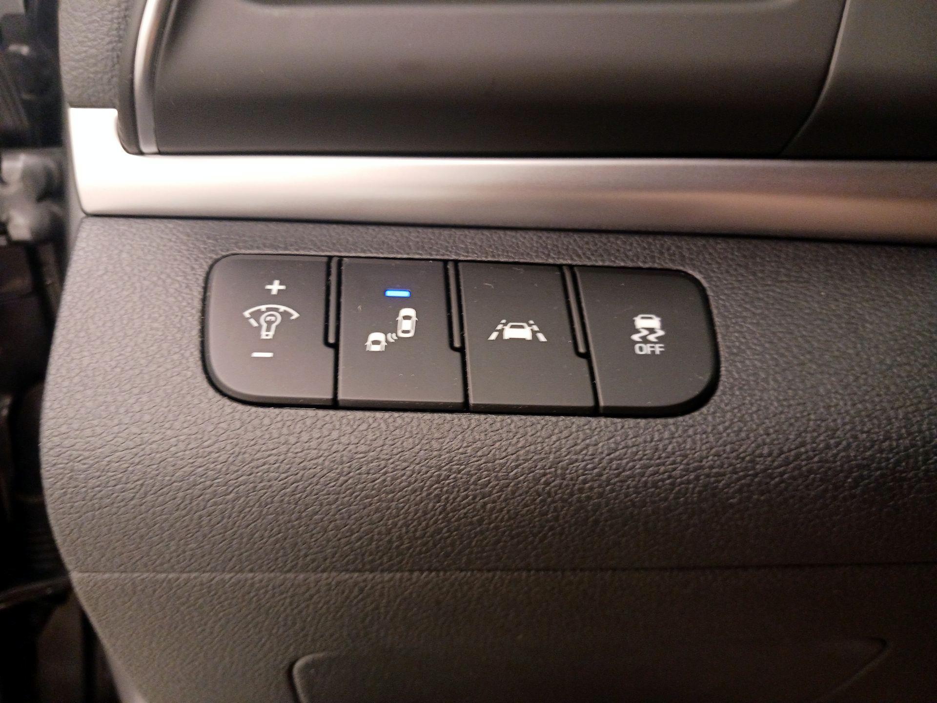 Thumbnail: 2019 Hyundai Elantra - 13