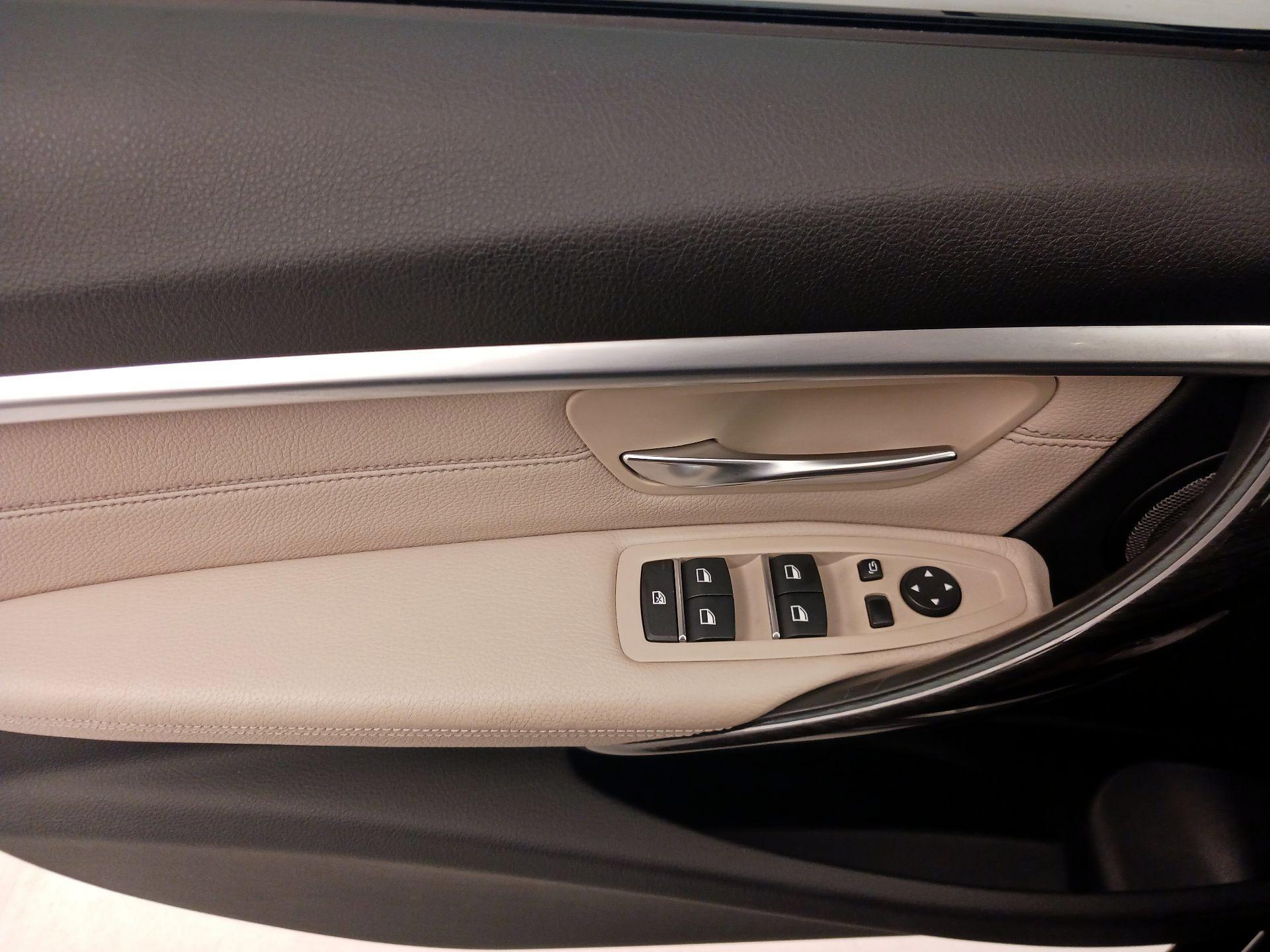 Thumbnail: 2016 BMW 3 Series - 12