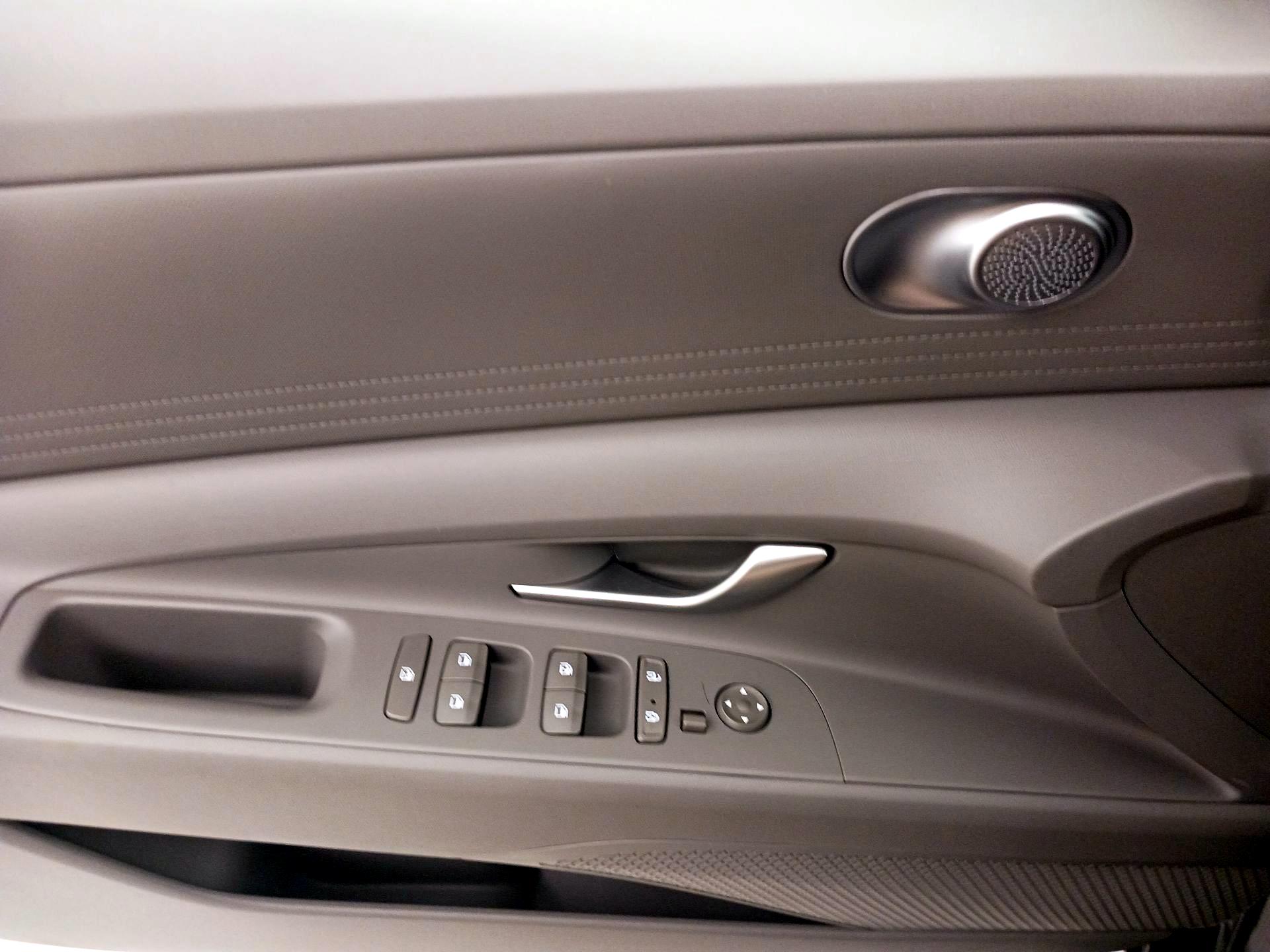 Thumbnail: 2023 Hyundai Elantra - 12