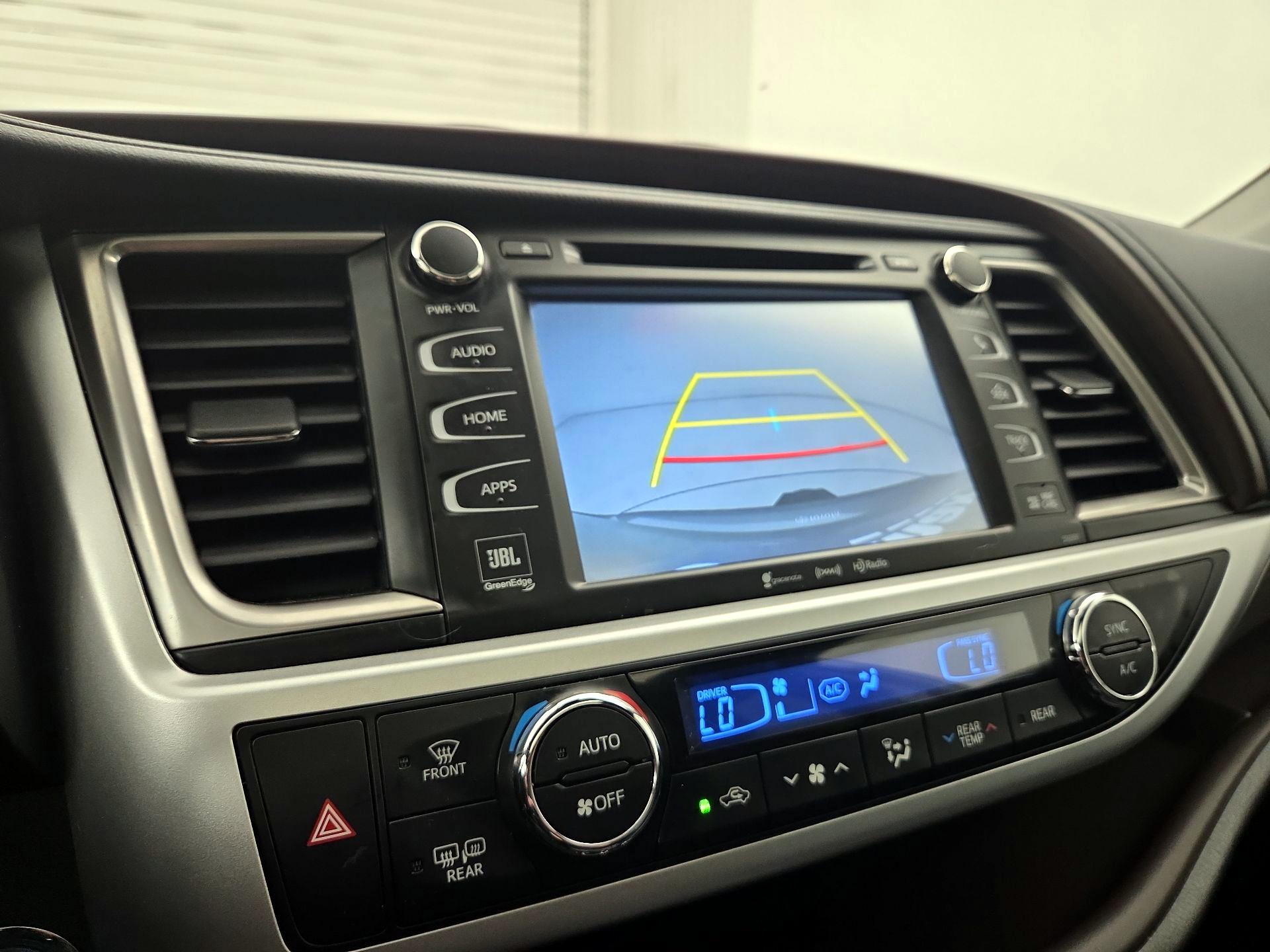 Thumbnail: 2019 Toyota Highlander - 15