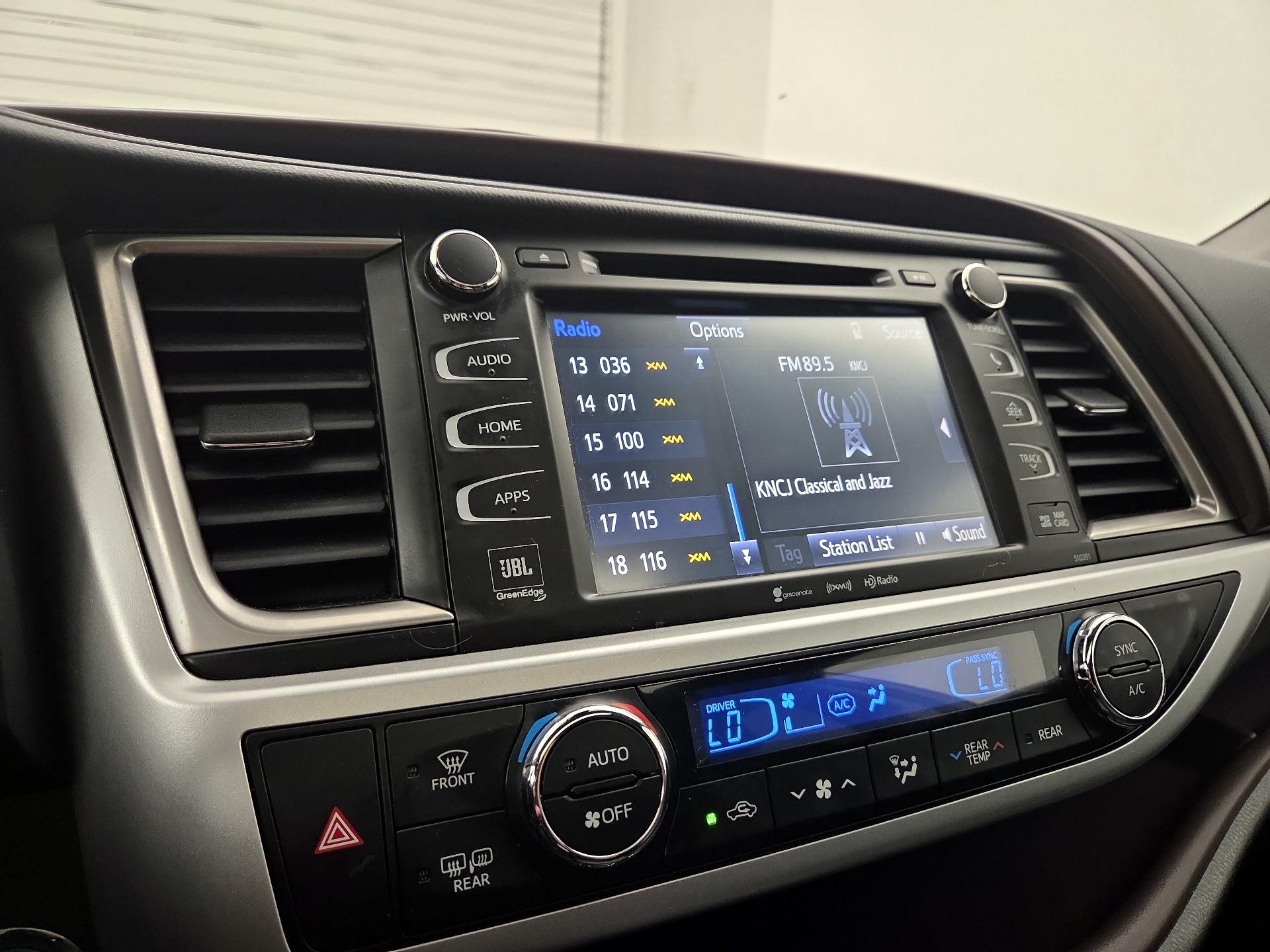 Thumbnail: 2019 Toyota Highlander - 16