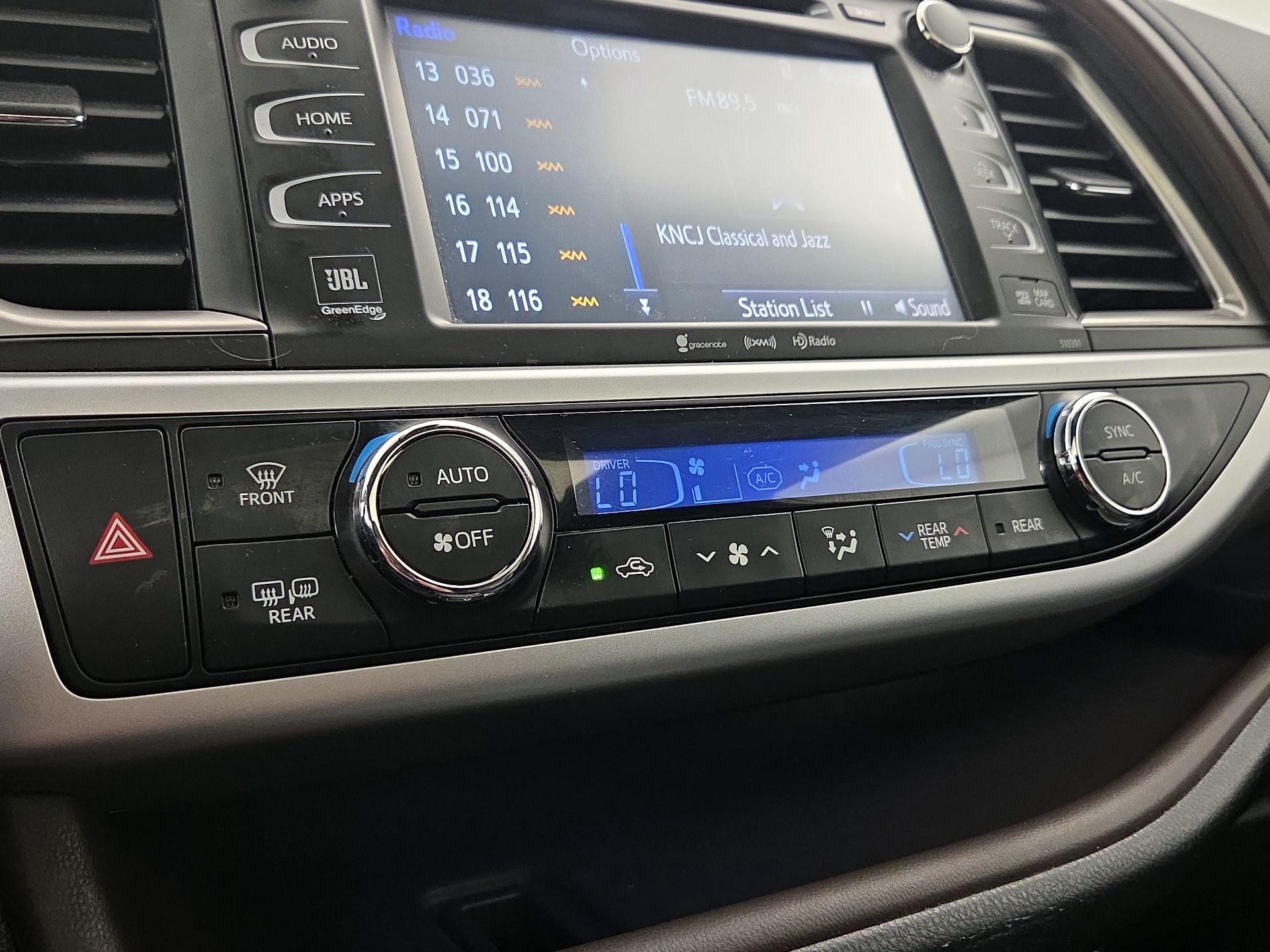 Thumbnail: 2019 Toyota Highlander - 17