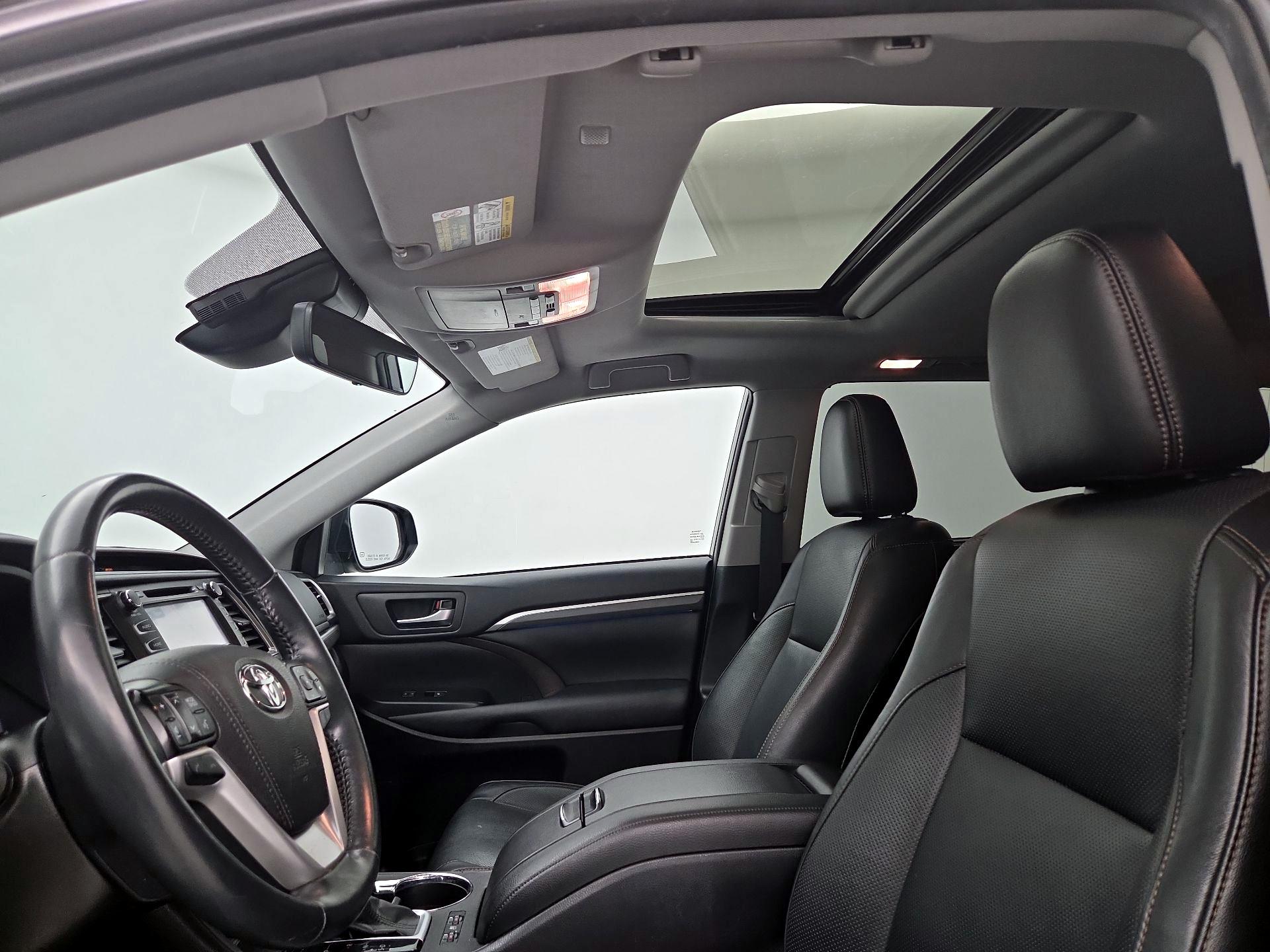 Thumbnail: 2019 Toyota Highlander - 20