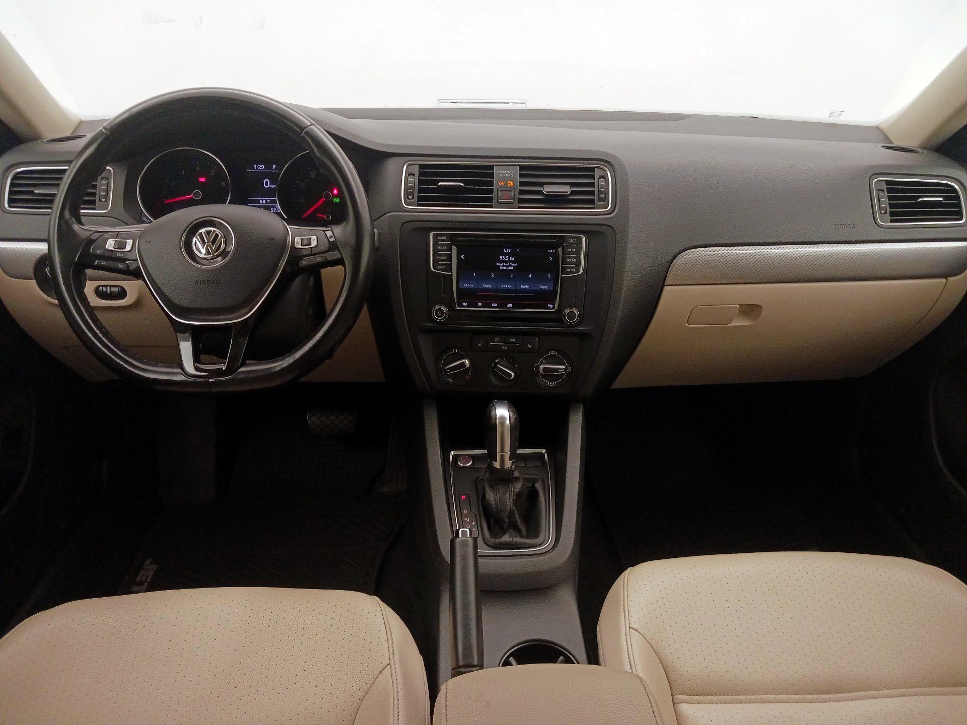 Thumbnail: 2017 Volkswagen Jetta - 9