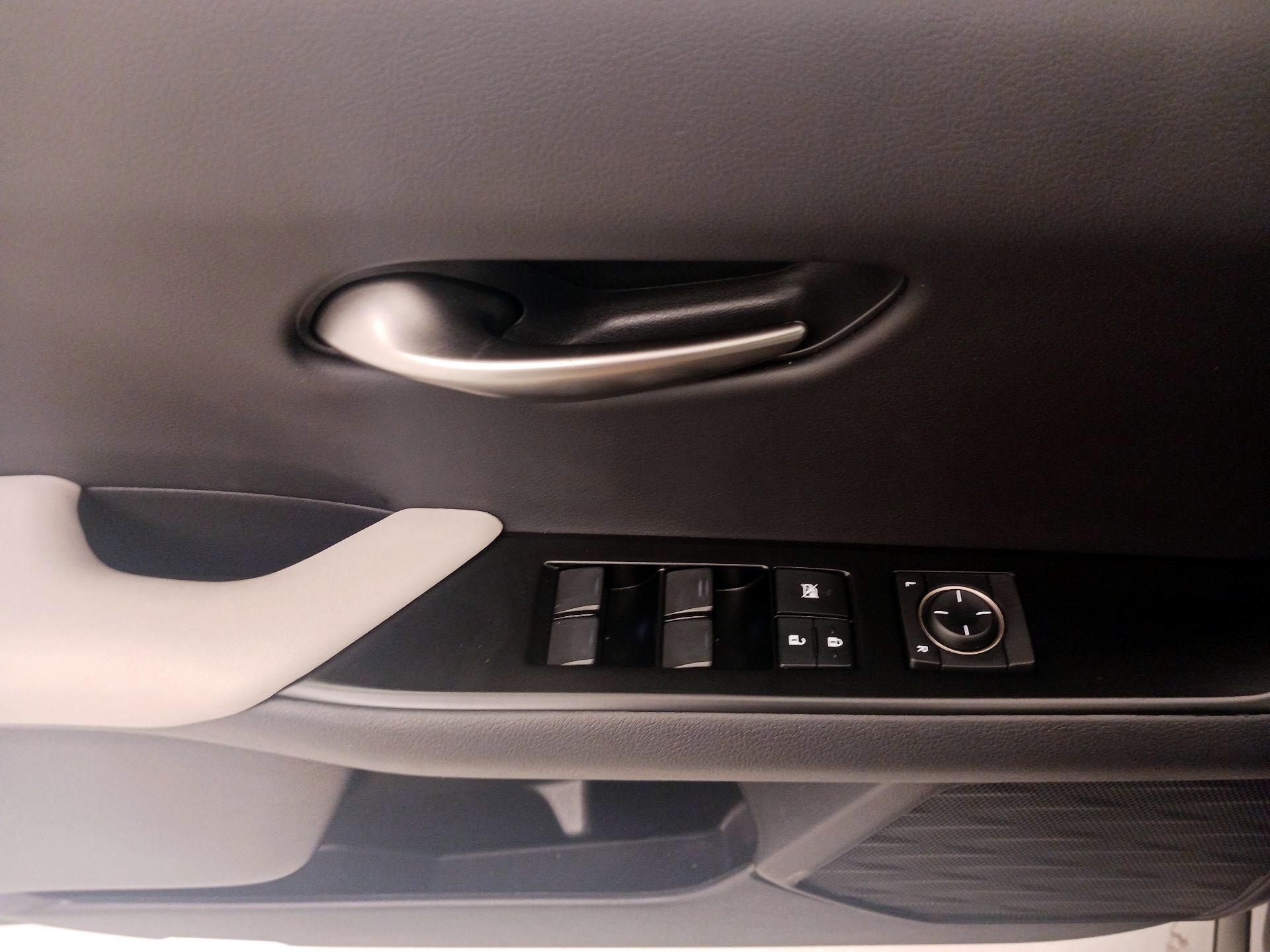 Thumbnail: 2021 Lexus UX - 12