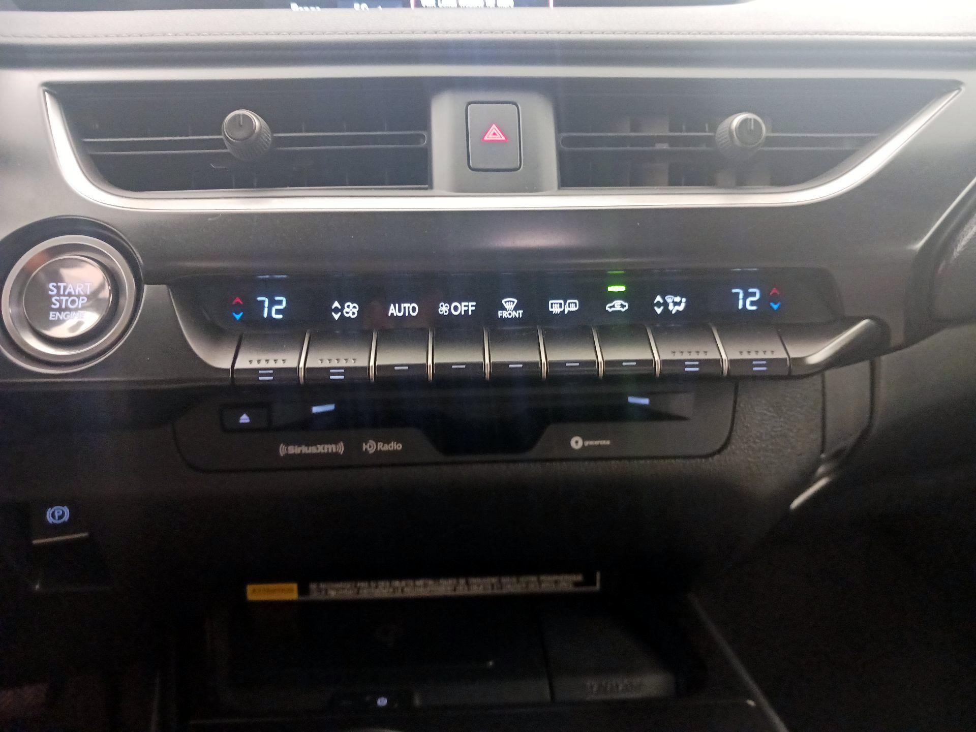 Thumbnail: 2021 Lexus UX - 17