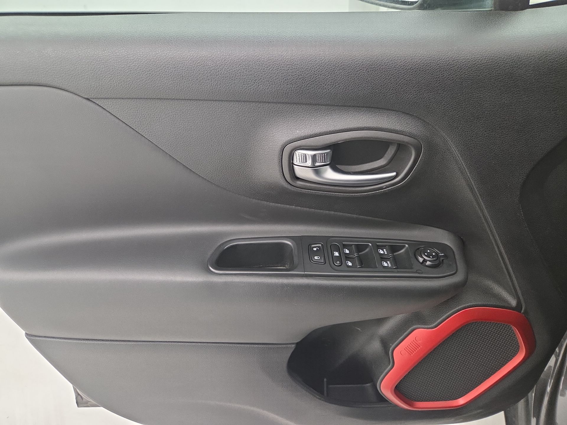Thumbnail: 2016 Jeep Renegade - 12
