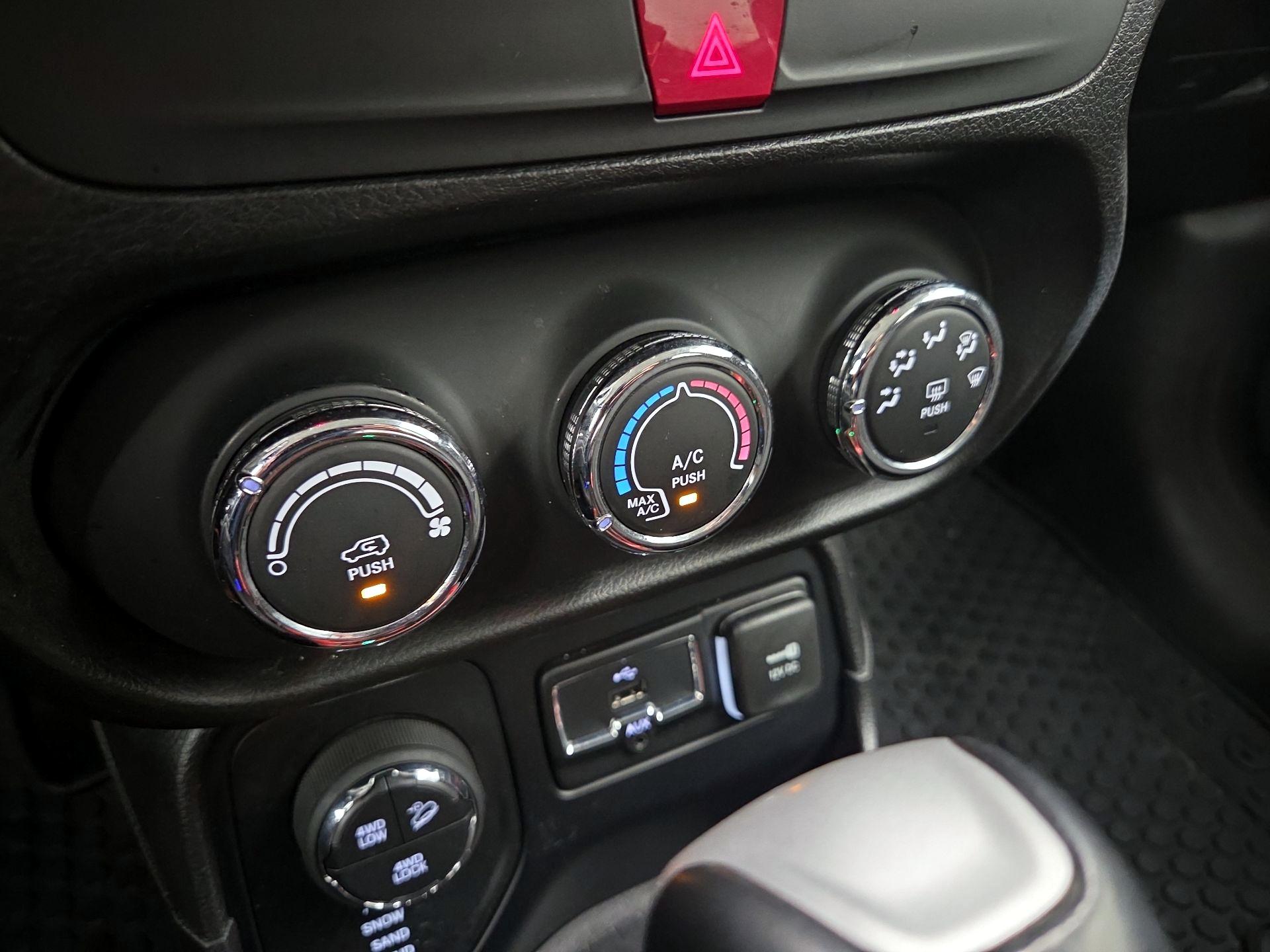 Thumbnail: 2016 Jeep Renegade - 16