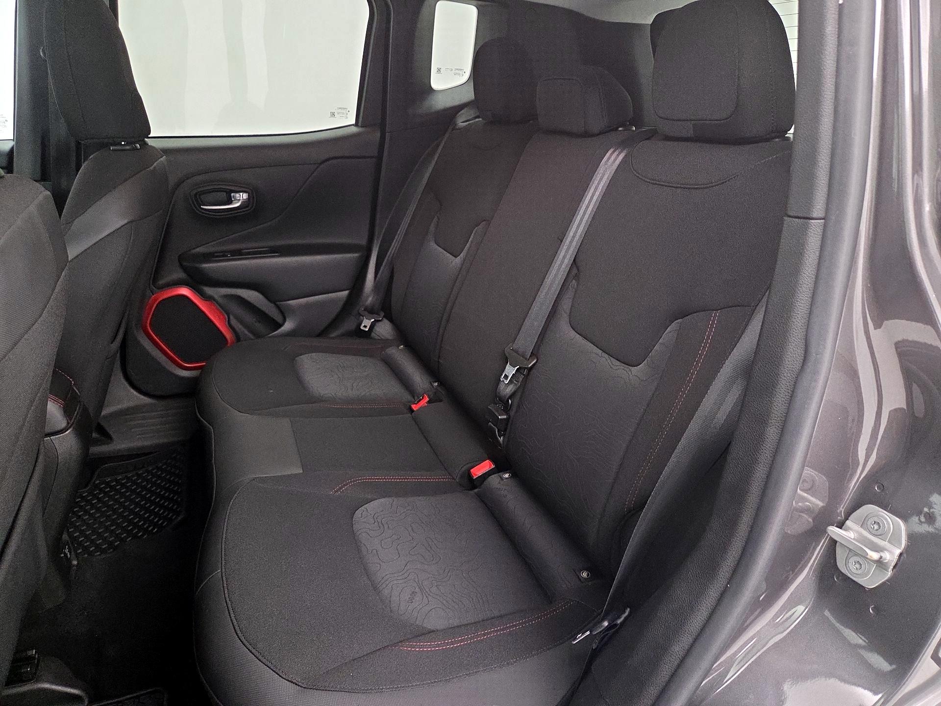 Thumbnail: 2016 Jeep Renegade - 19
