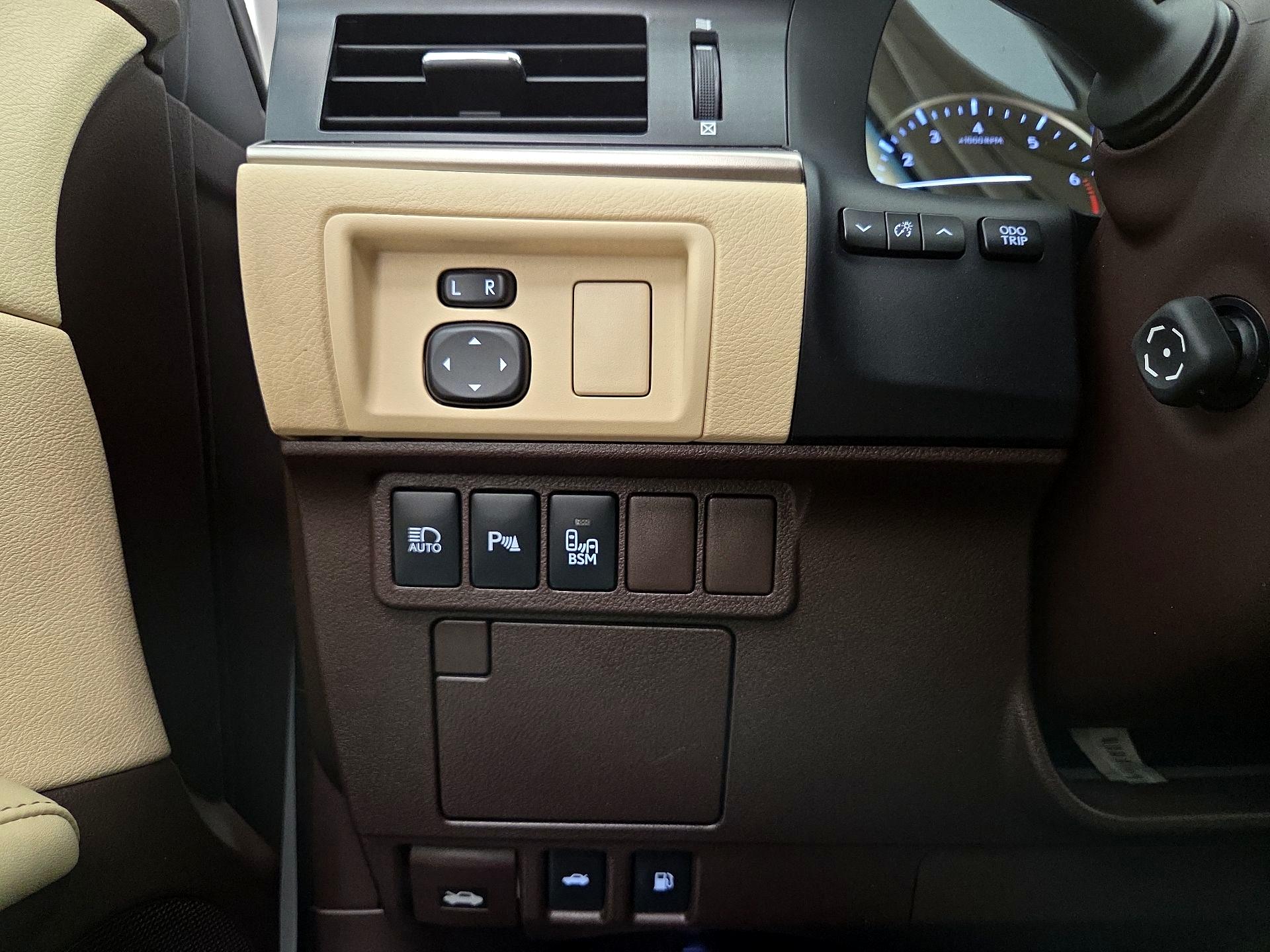 Thumbnail: 2016 Lexus ES - 13