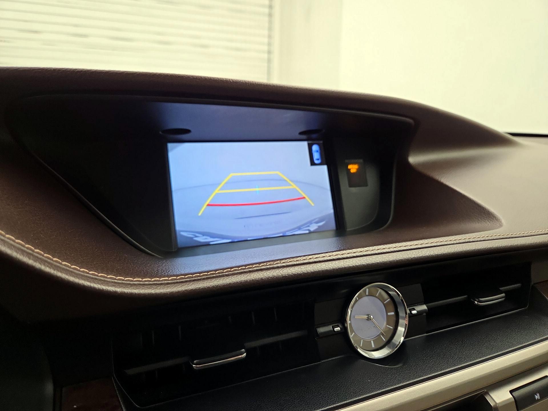 Thumbnail: 2016 Lexus ES - 15