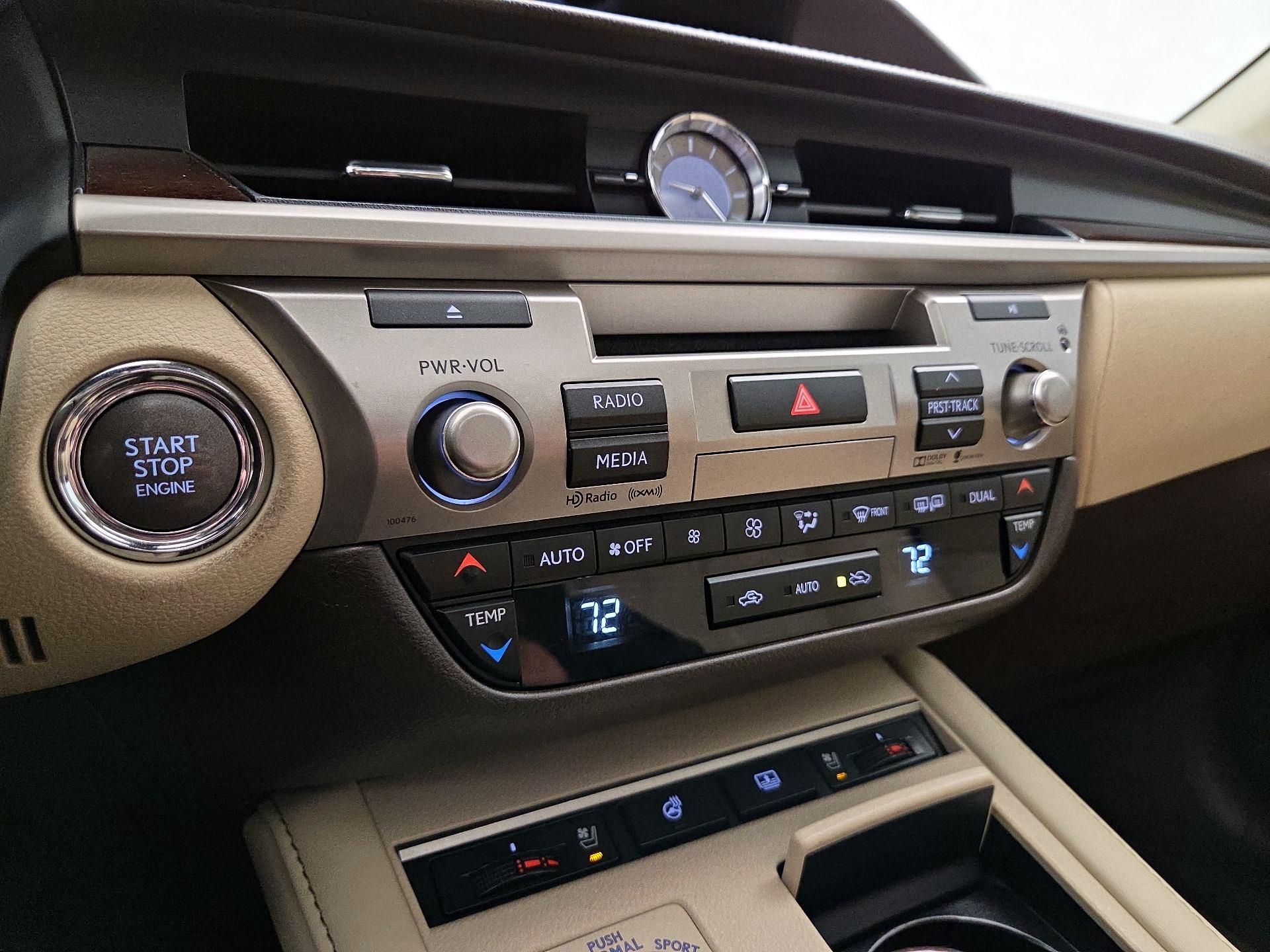 Thumbnail: 2016 Lexus ES - 17