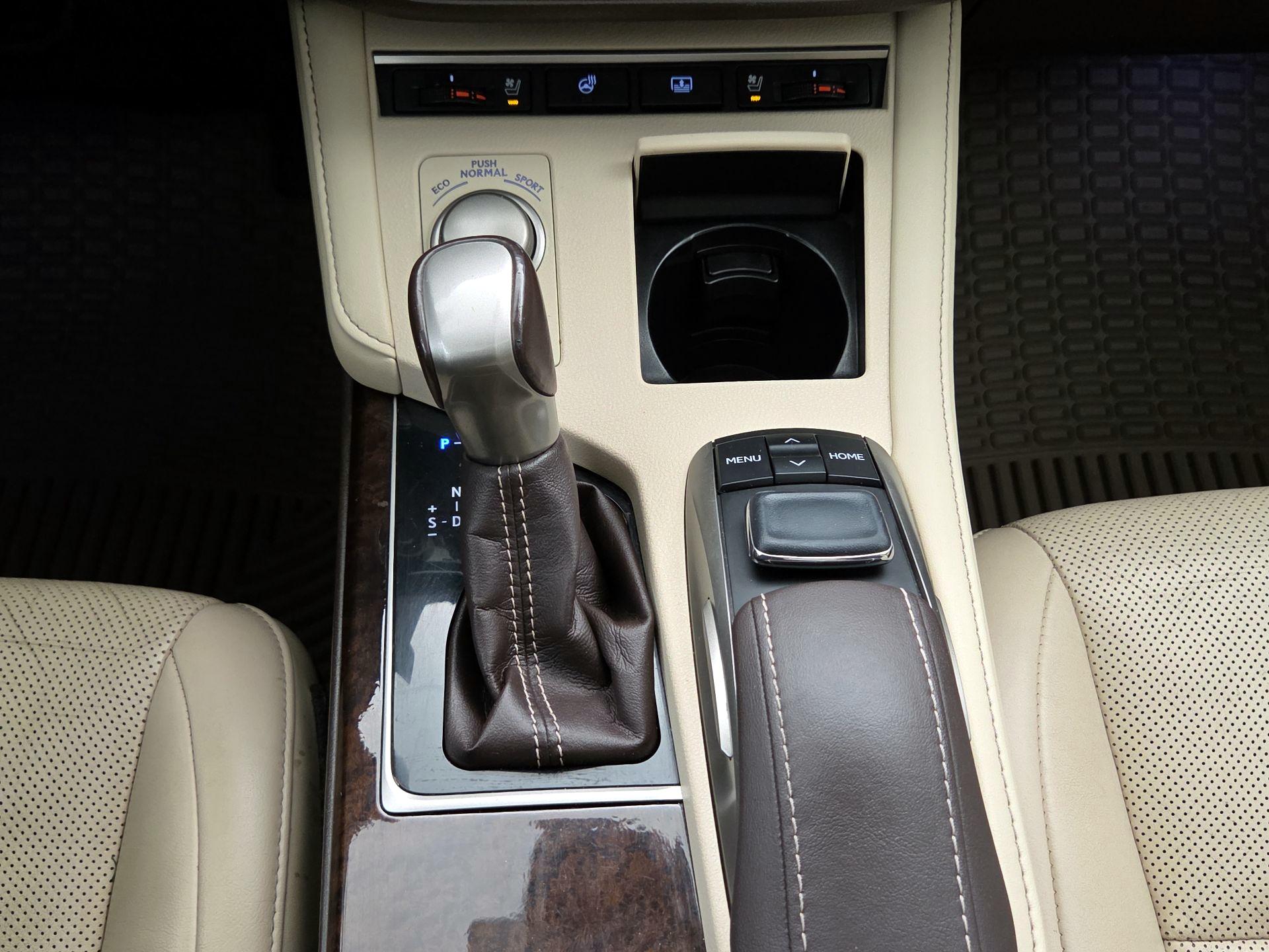 Thumbnail: 2016 Lexus ES - 18
