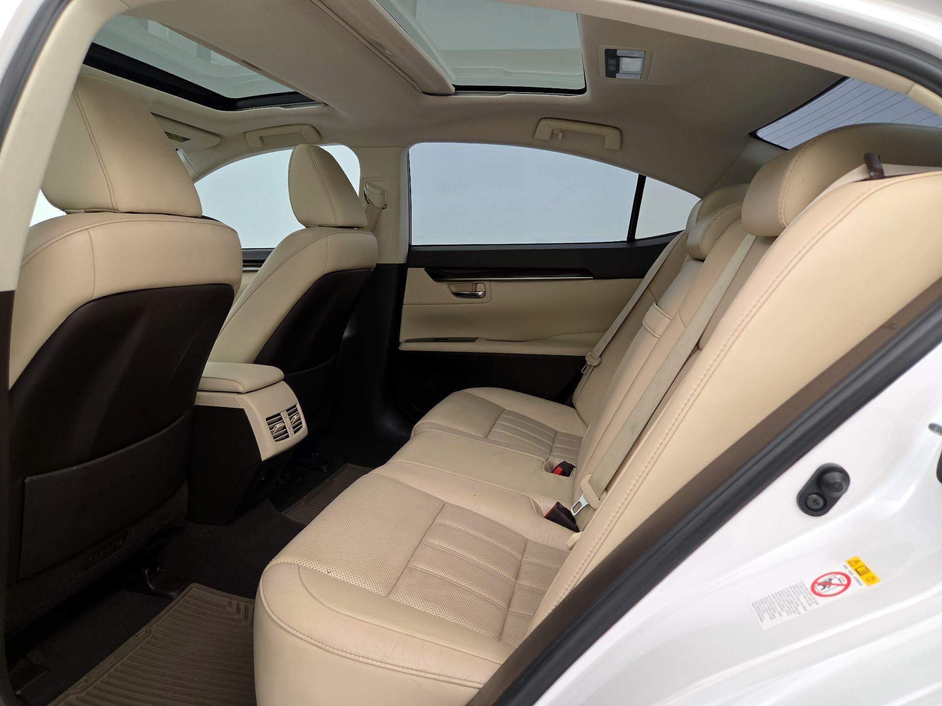 Thumbnail: 2016 Lexus ES - 20
