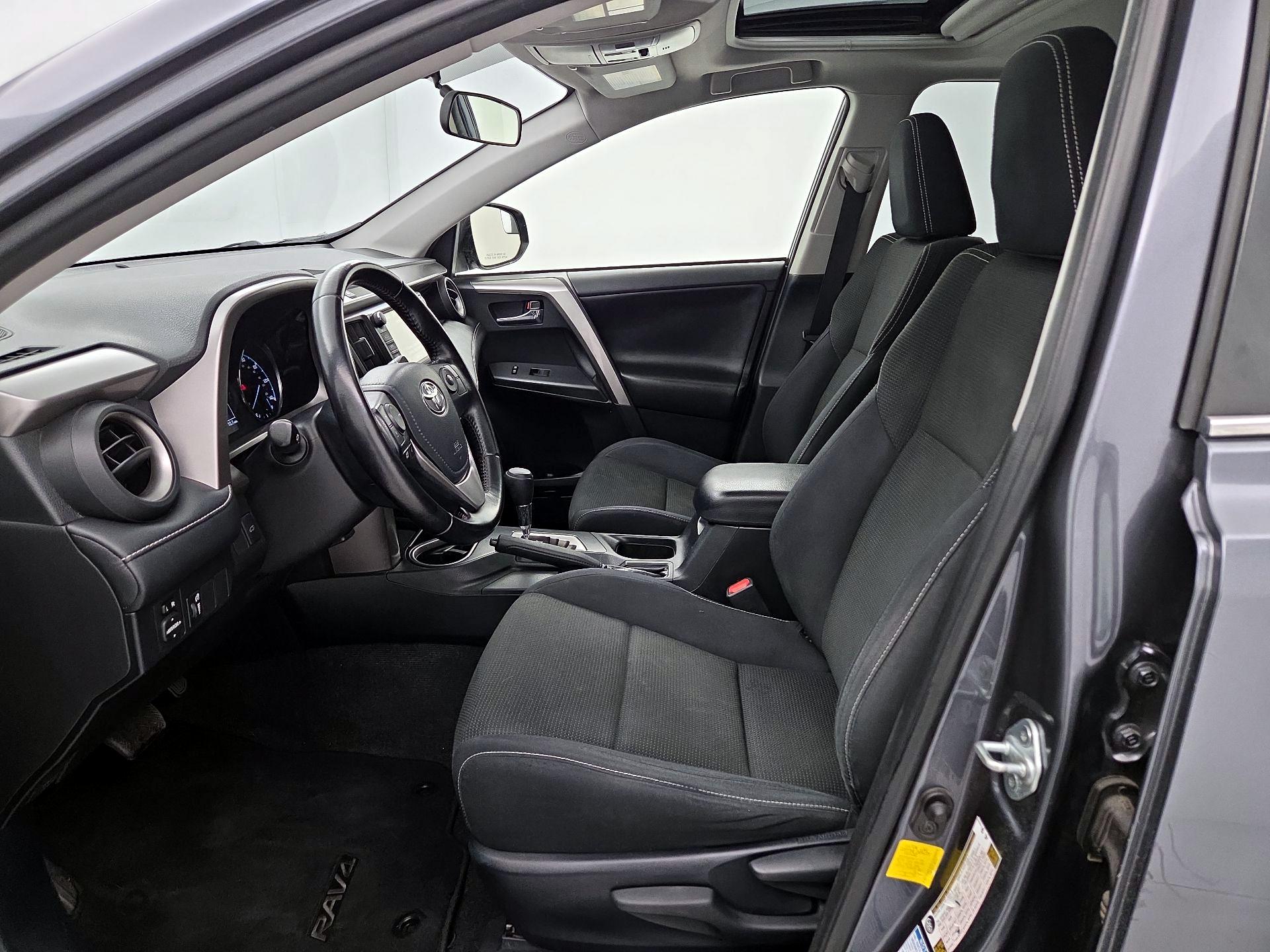 Thumbnail: 2016 Toyota RAV4 - 11