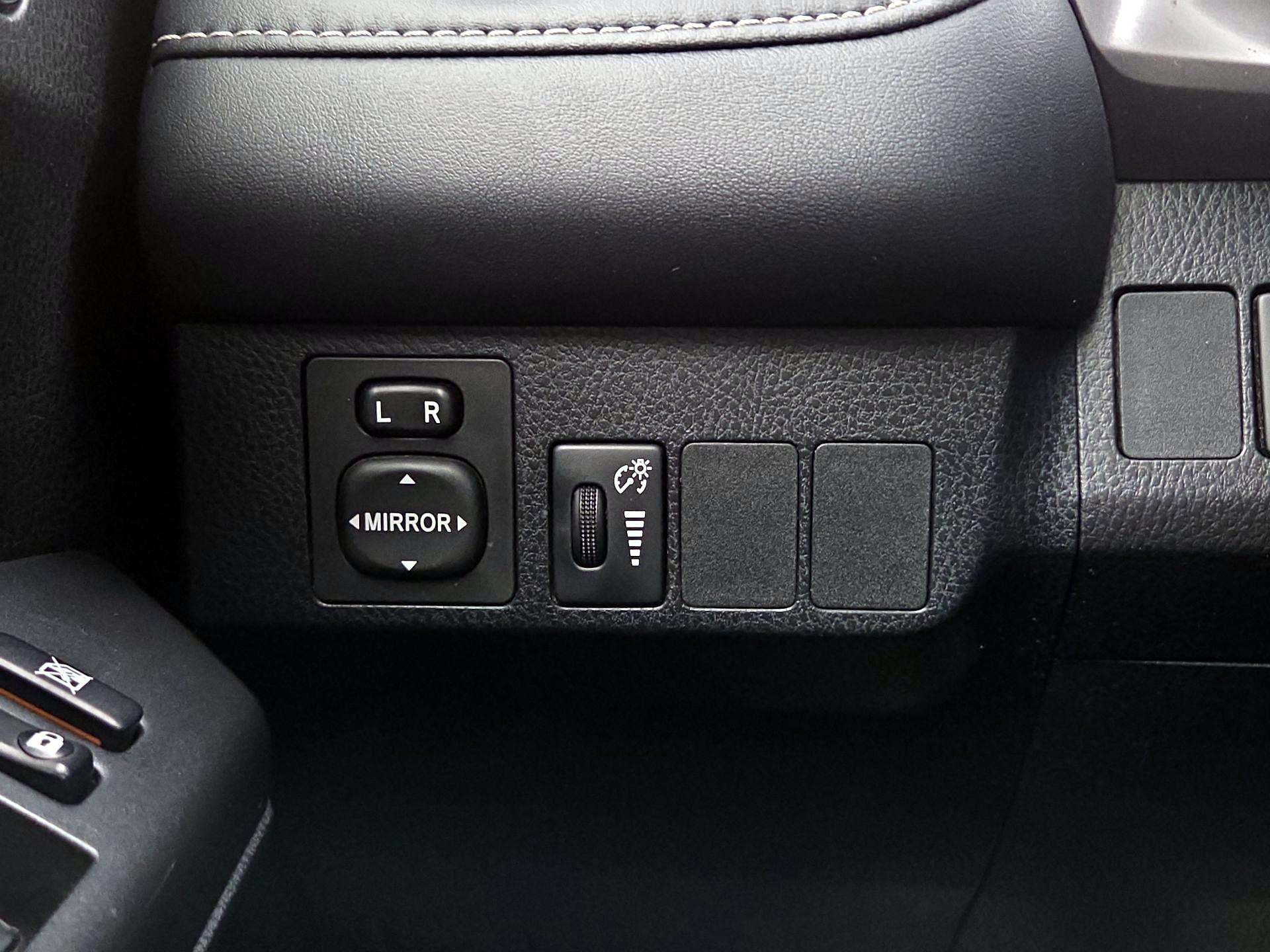 Thumbnail: 2016 Toyota RAV4 - 13