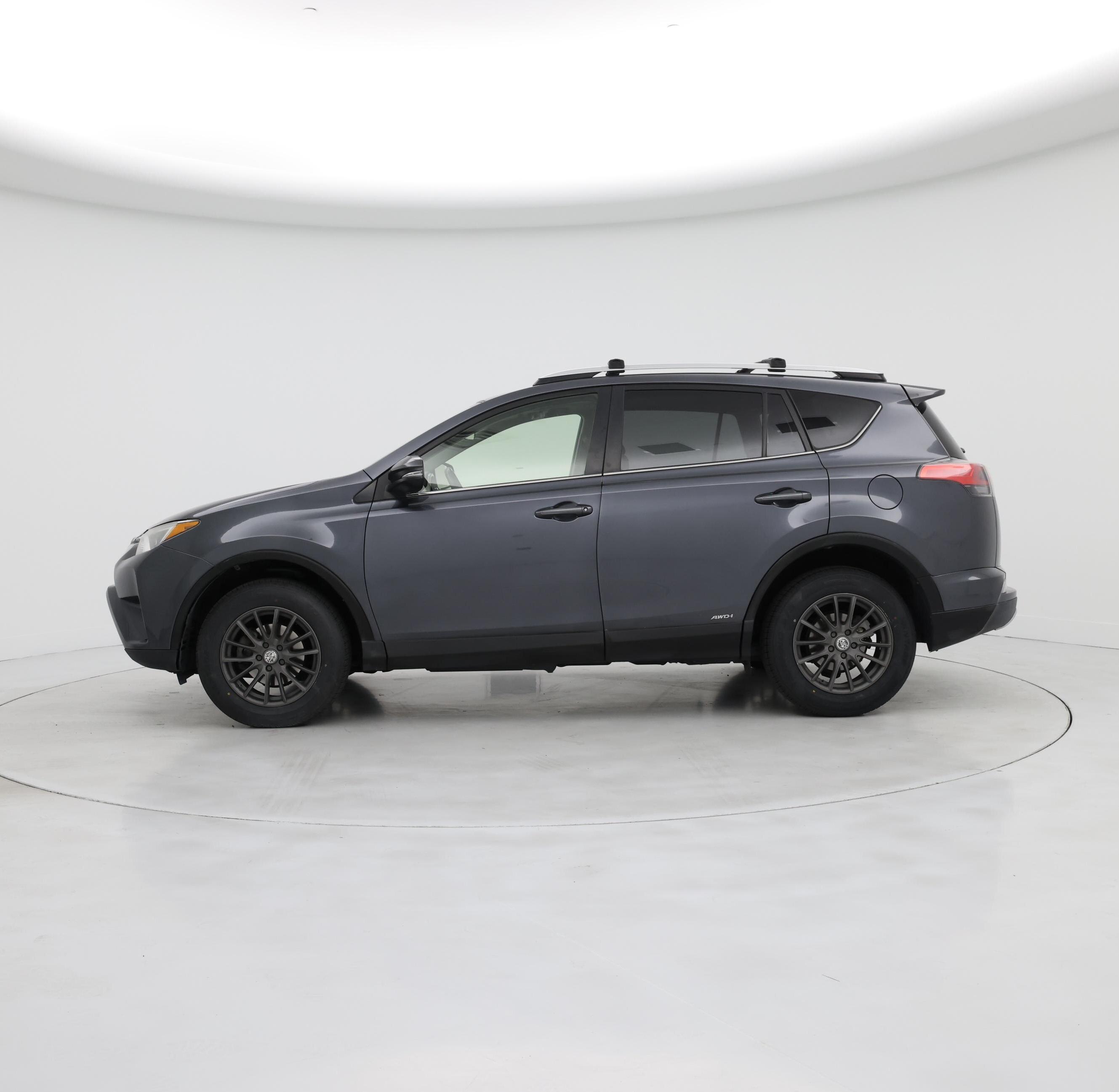 Thumbnail: 2016 Toyota RAV4 - 3