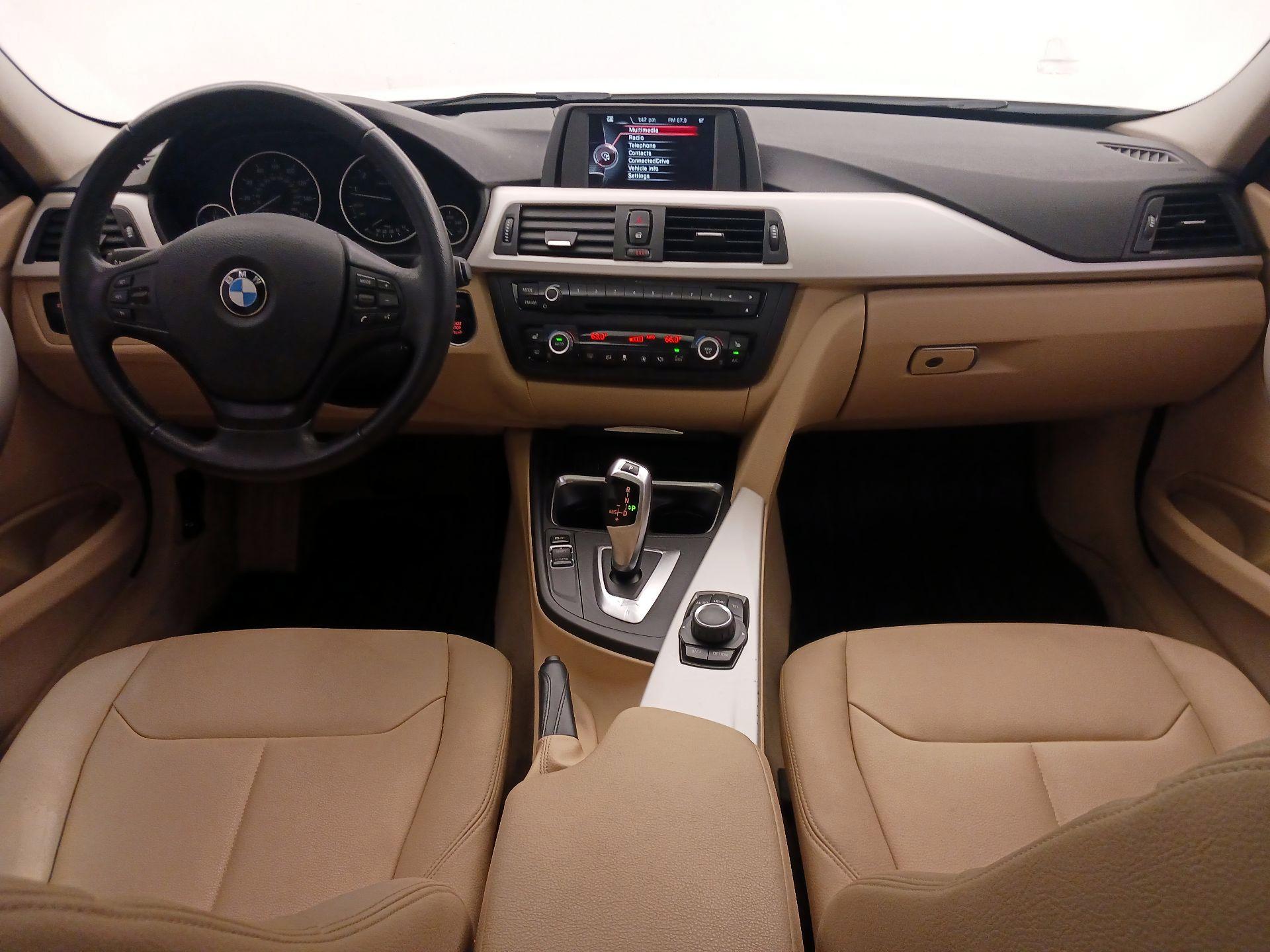 Thumbnail: 2015 BMW 3 Series - 9
