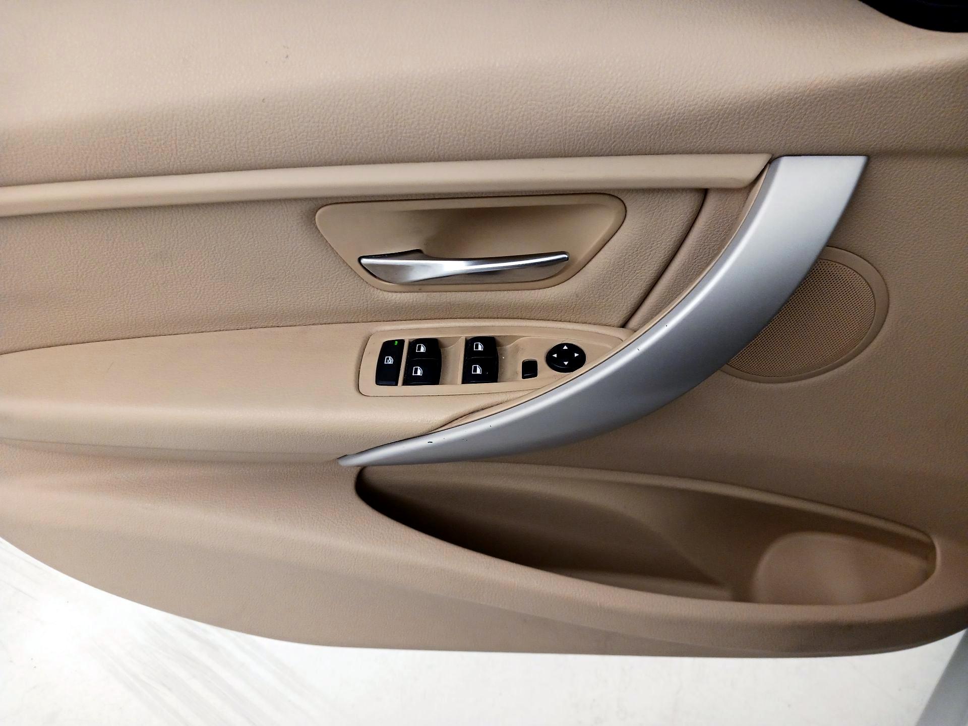 Thumbnail: 2015 BMW 3 Series - 12