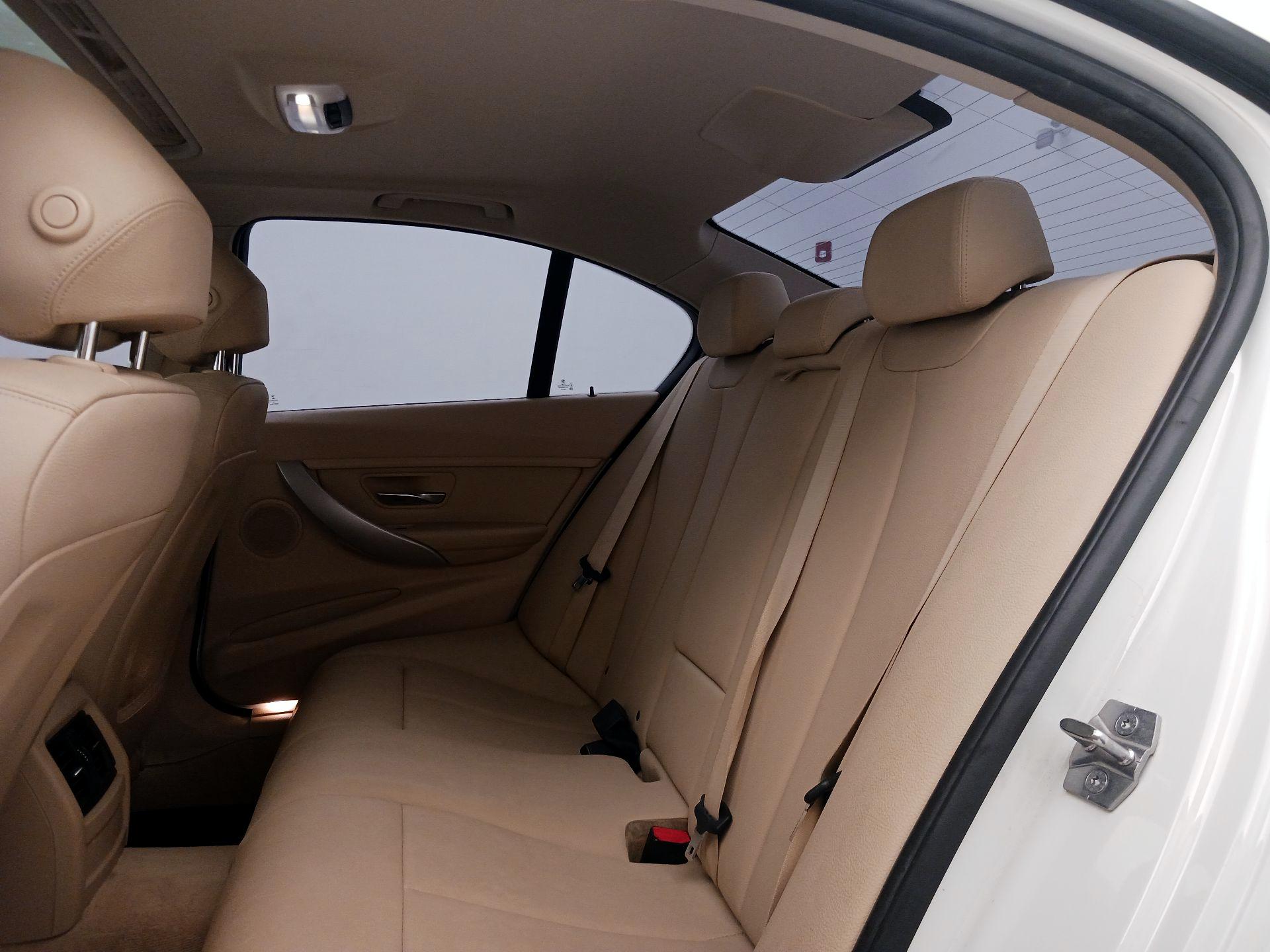 Thumbnail: 2015 BMW 3 Series - 19
