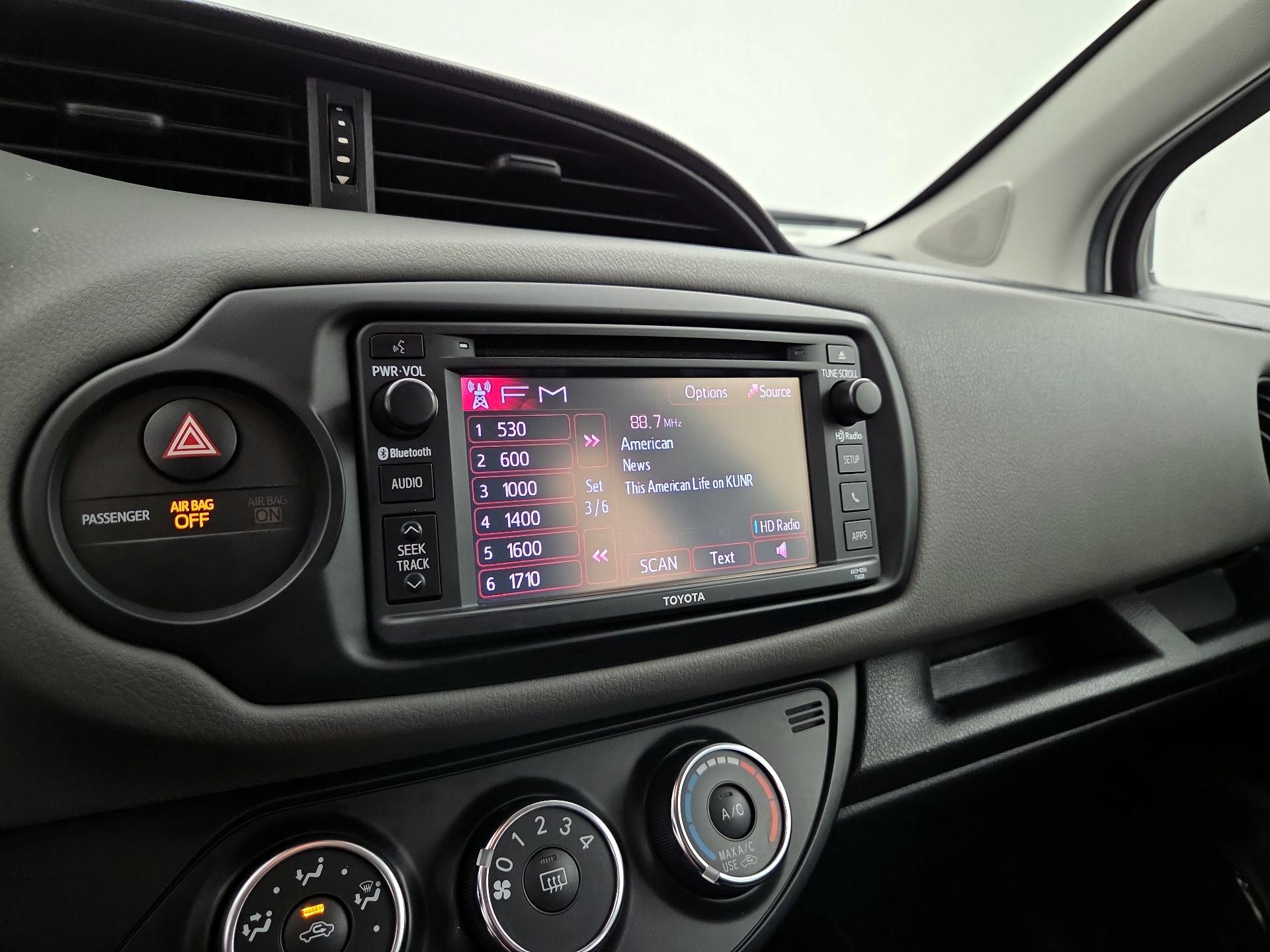 Thumbnail: 2017 Toyota Yaris - 14