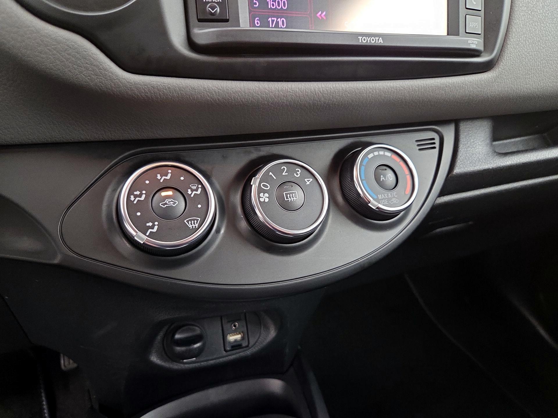 Thumbnail: 2017 Toyota Yaris - 15