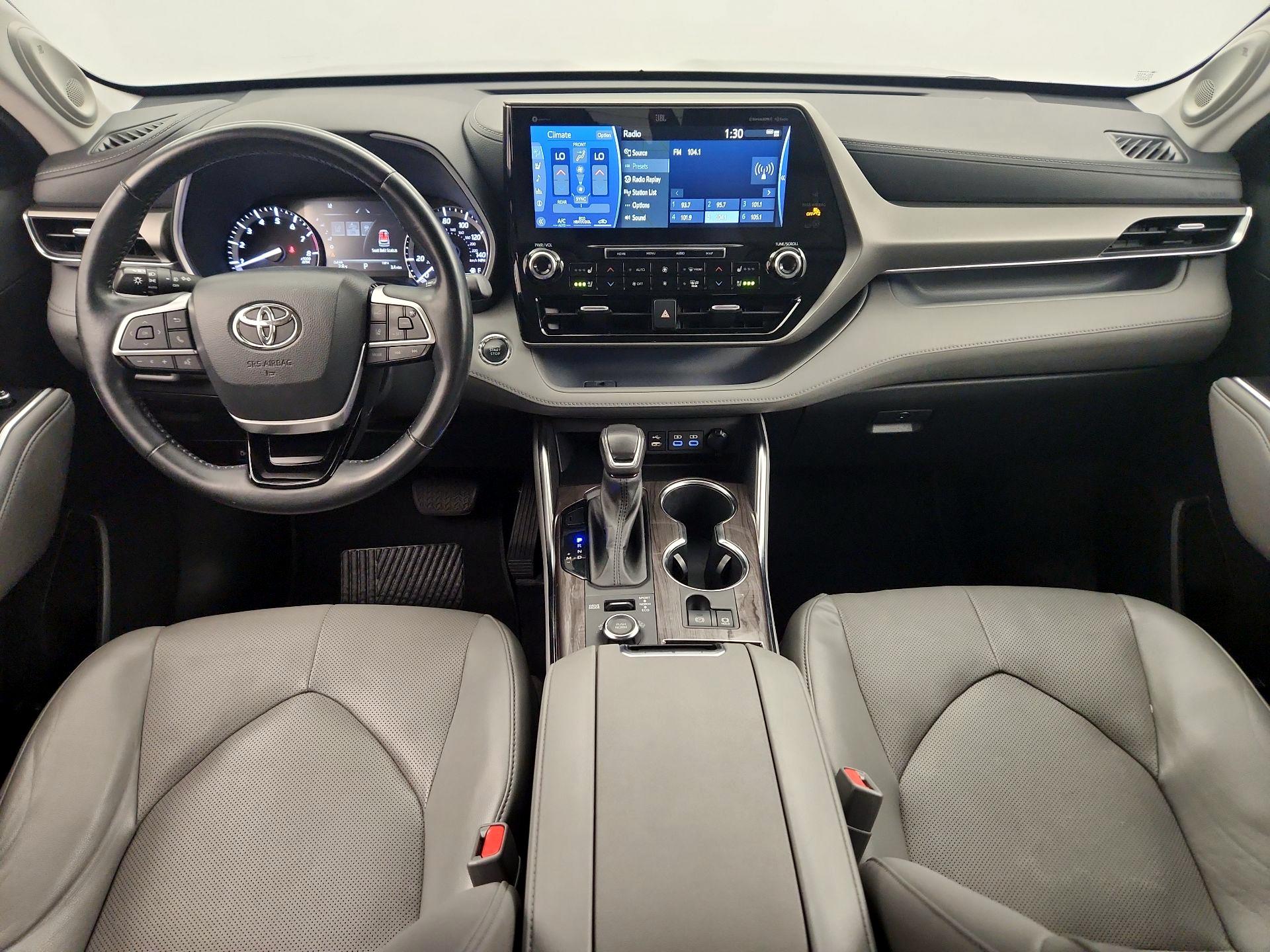 Thumbnail: 2022 Toyota Highlander - 9
