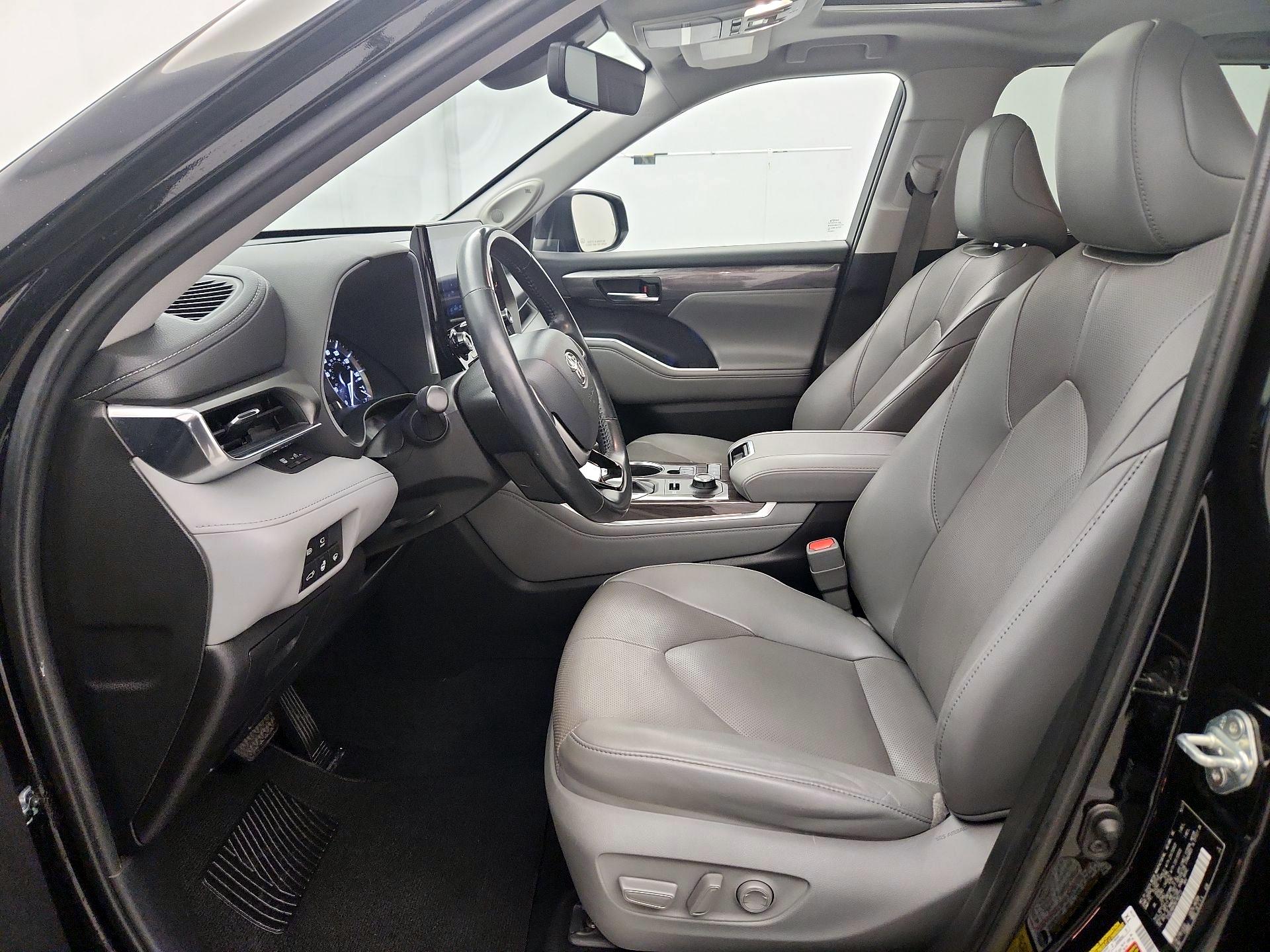 Thumbnail: 2022 Toyota Highlander - 11