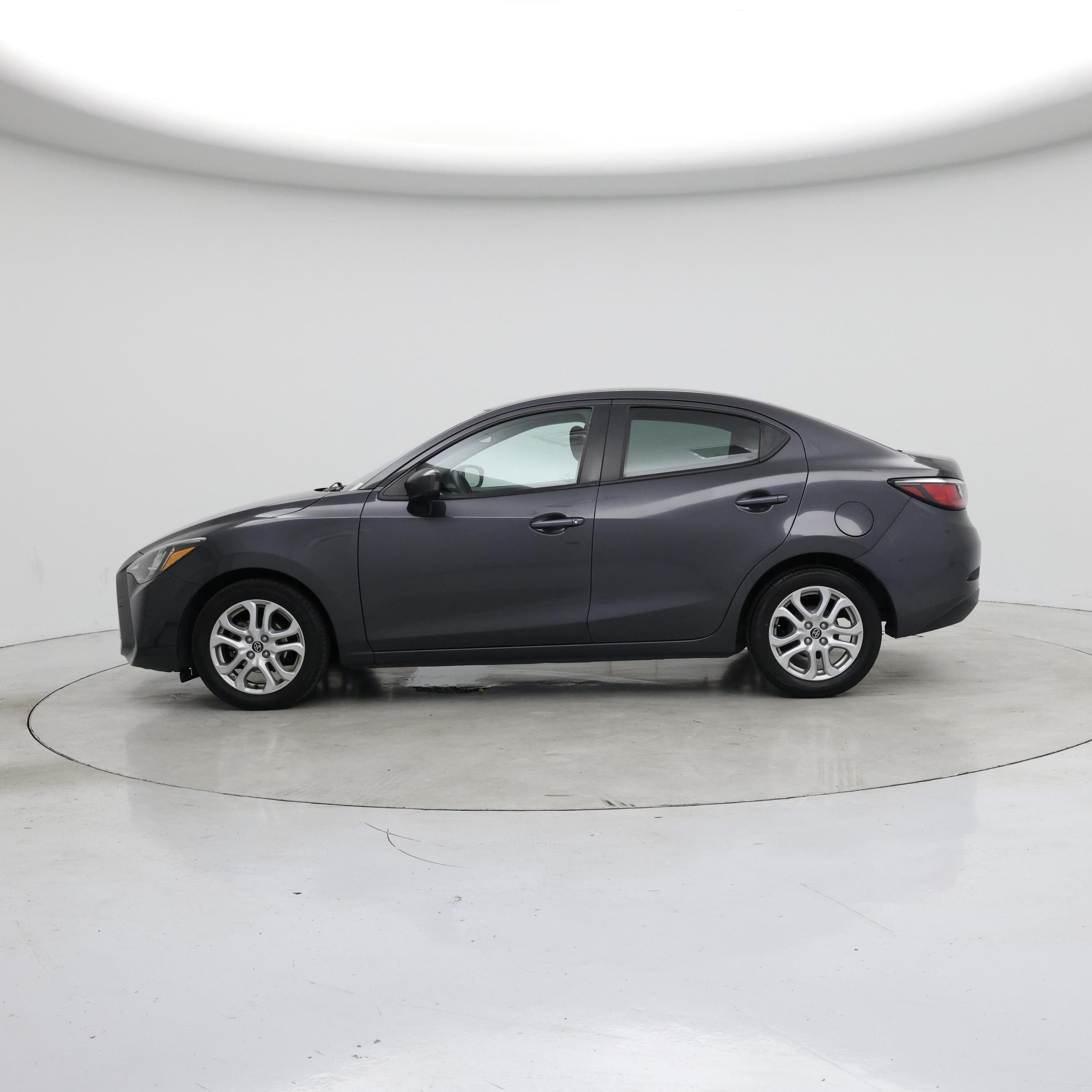Thumbnail: 2017 Toyota Yaris iA - 3