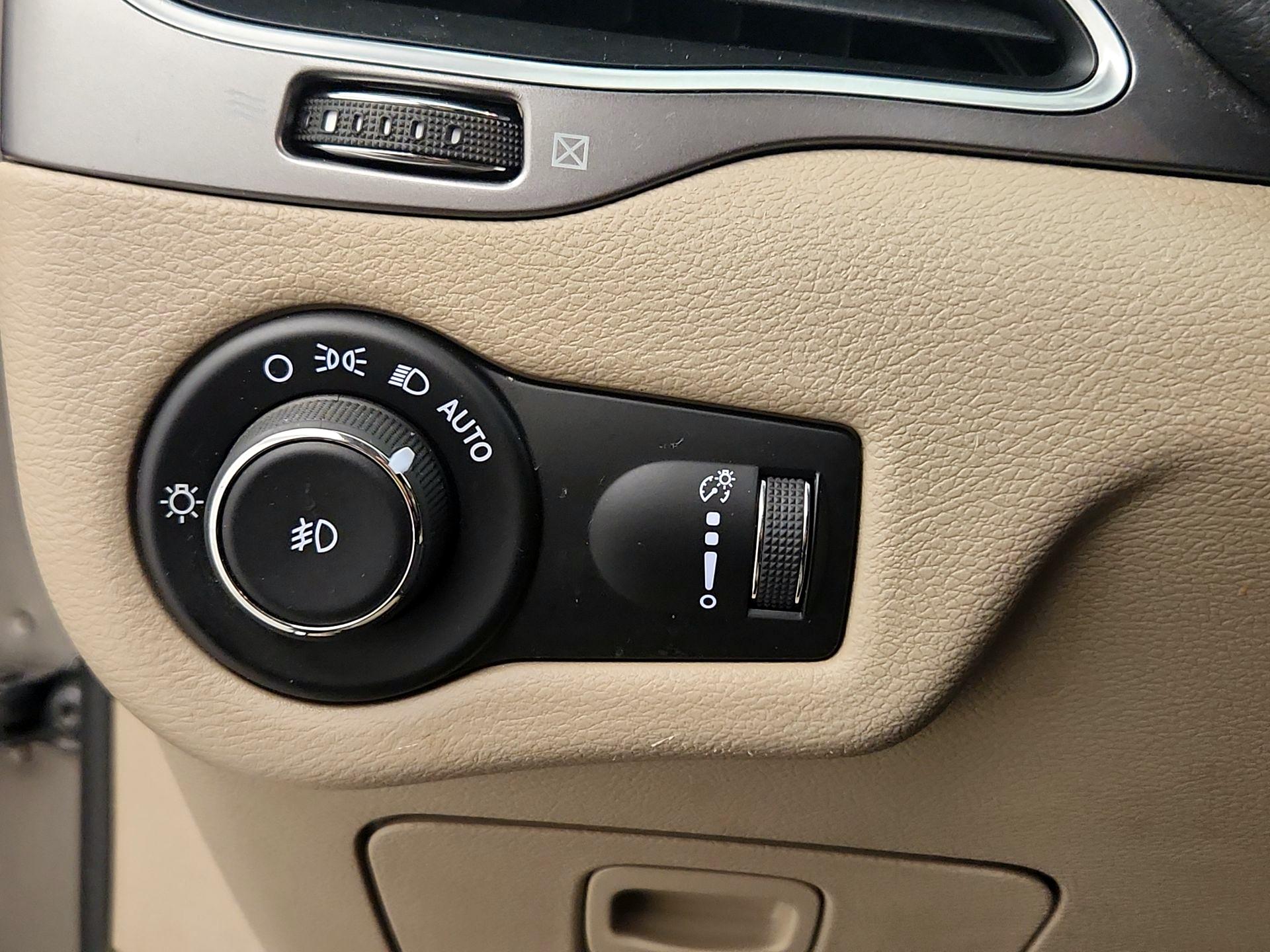 Thumbnail: 2019 Jeep Cherokee - 13