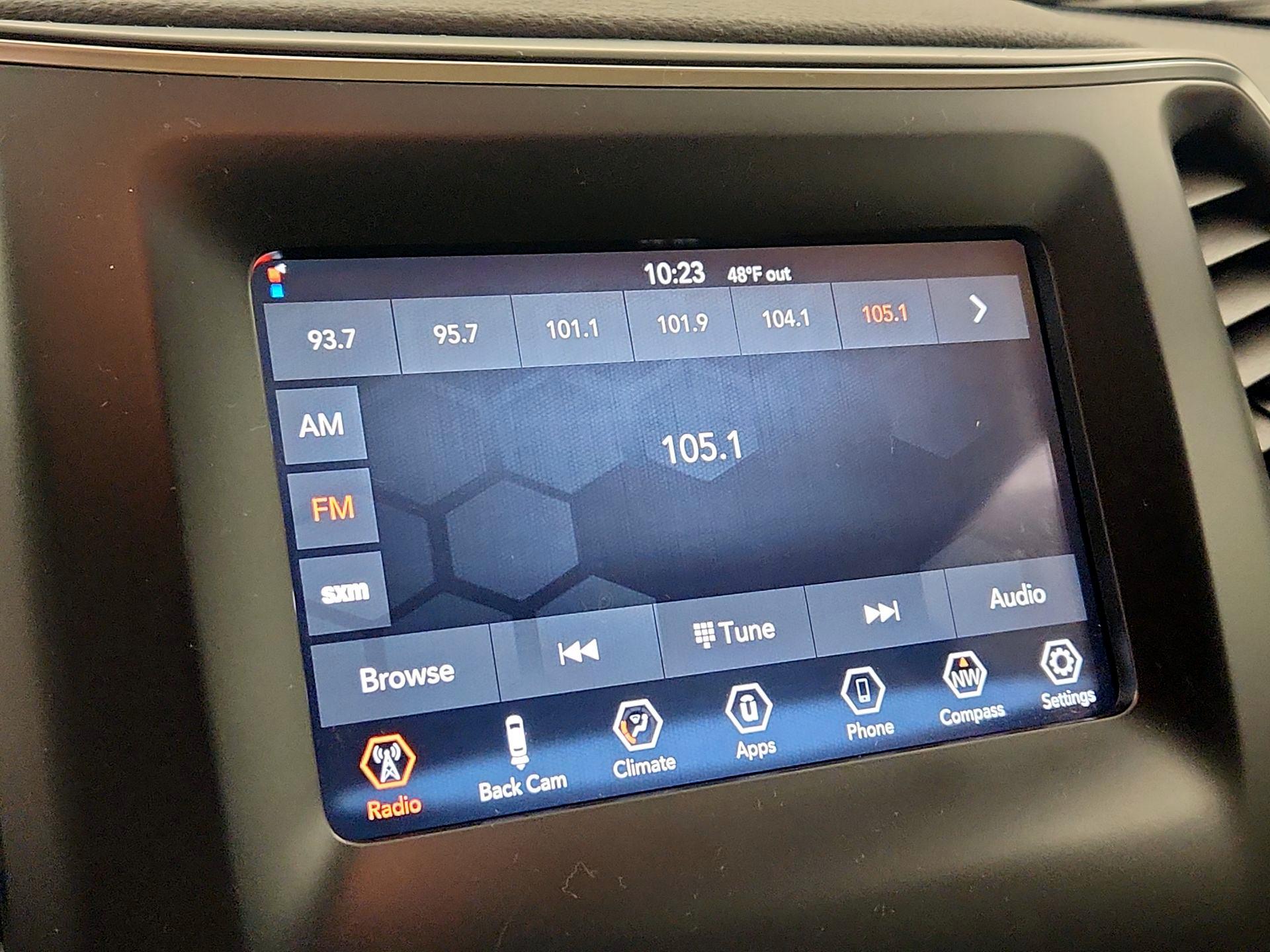 Thumbnail: 2019 Jeep Cherokee - 15