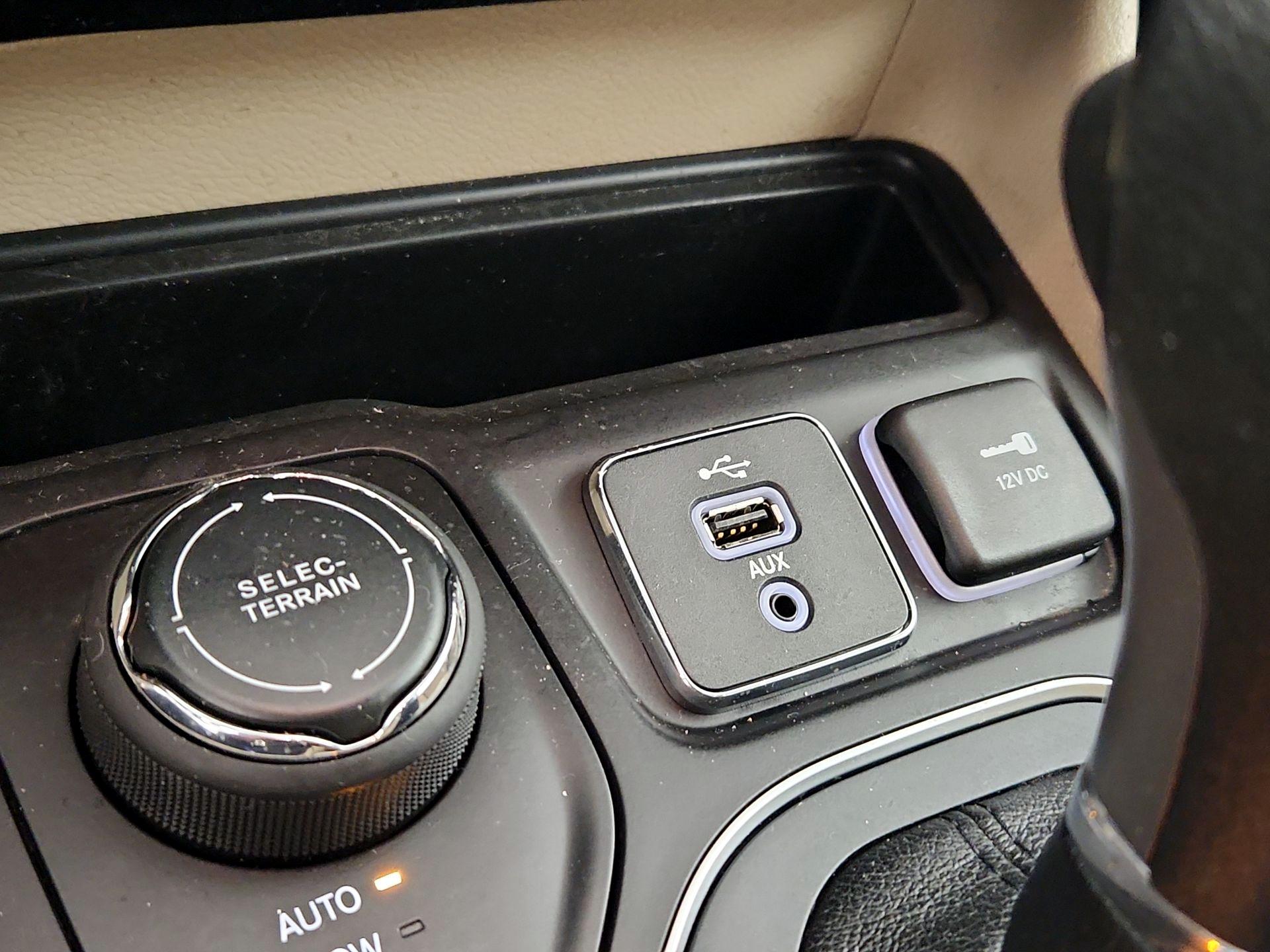 Thumbnail: 2019 Jeep Cherokee - 18
